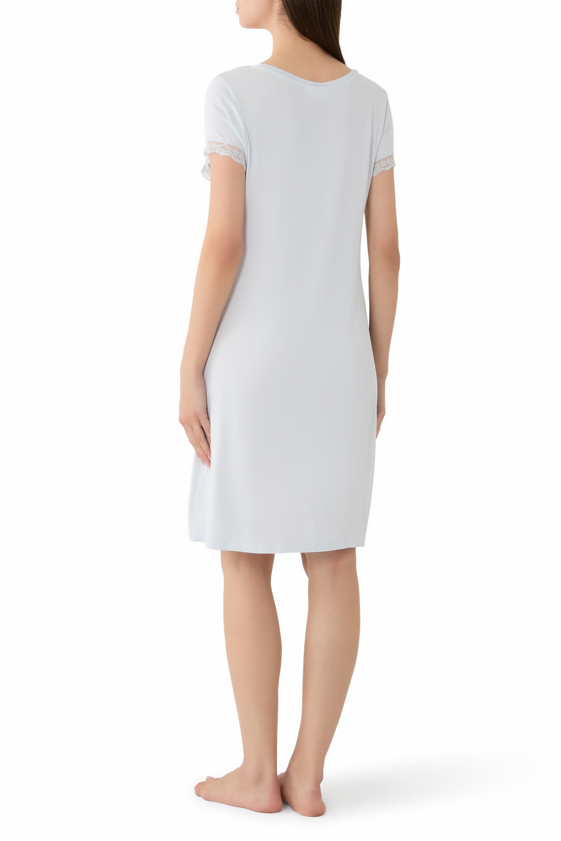 قميص نوم بحافة دانتيل وياقة V جيرسيه