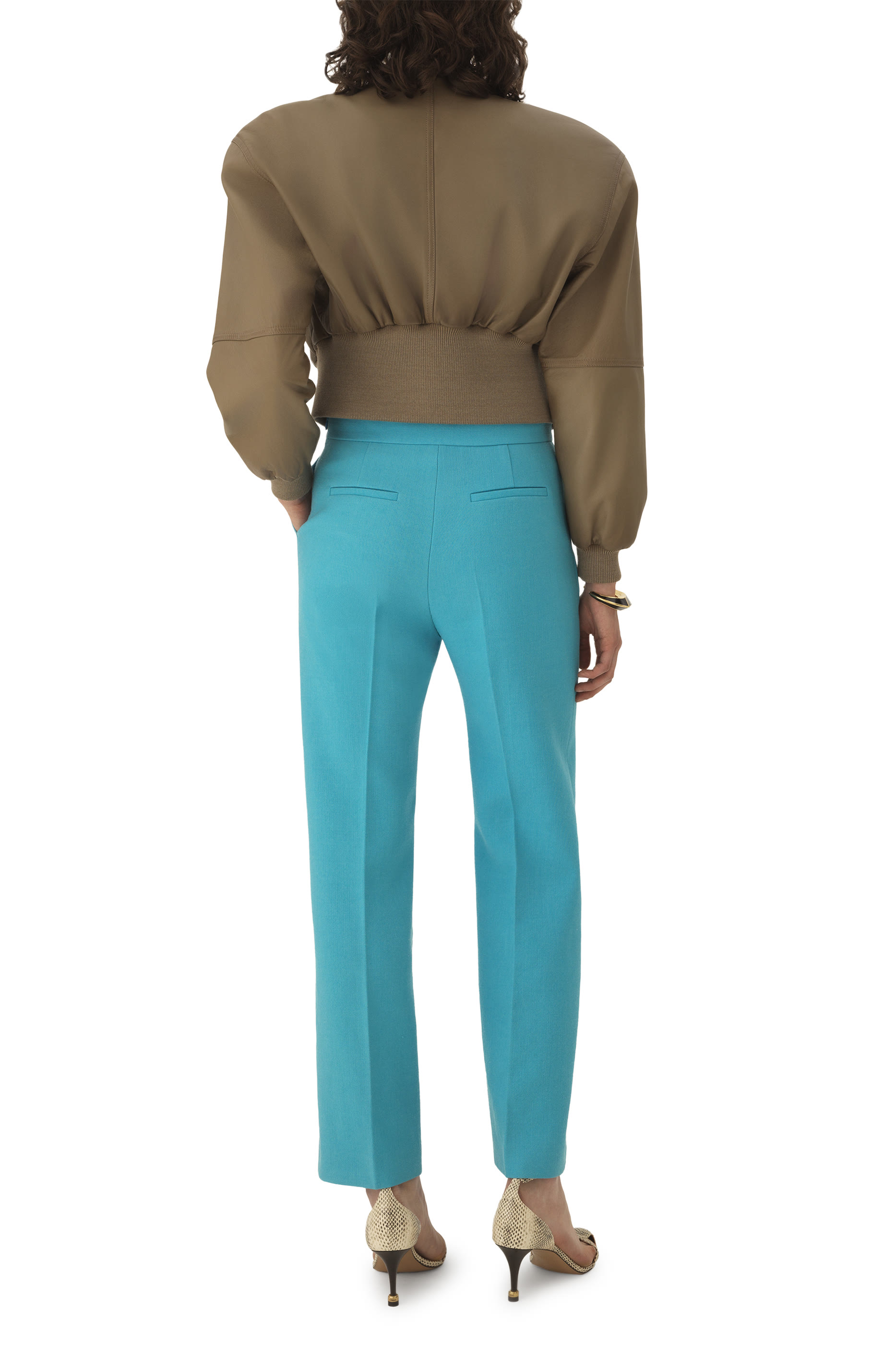 بنطال قصير بقصة مستقيمة