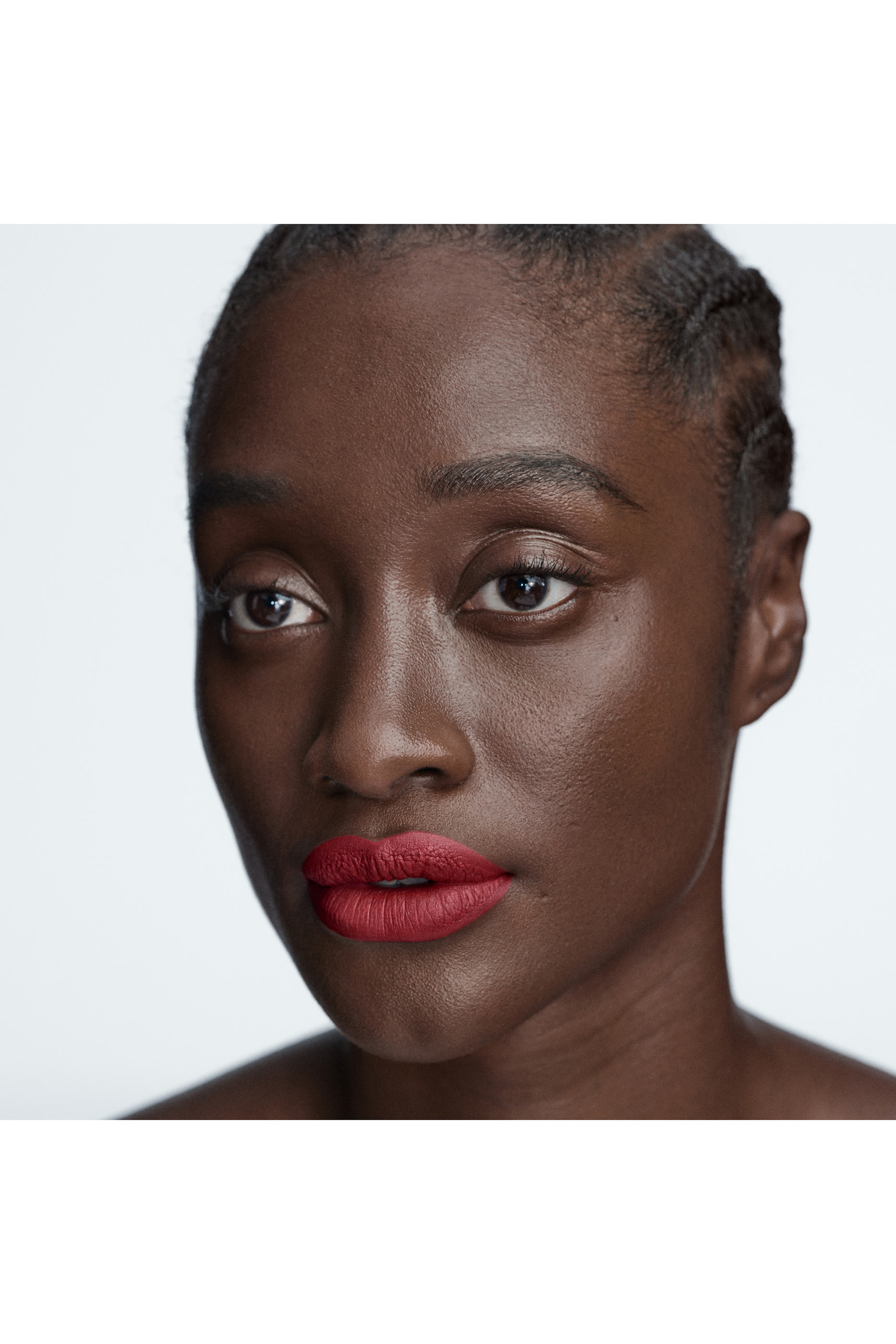 أحمر شفاه غير لامع