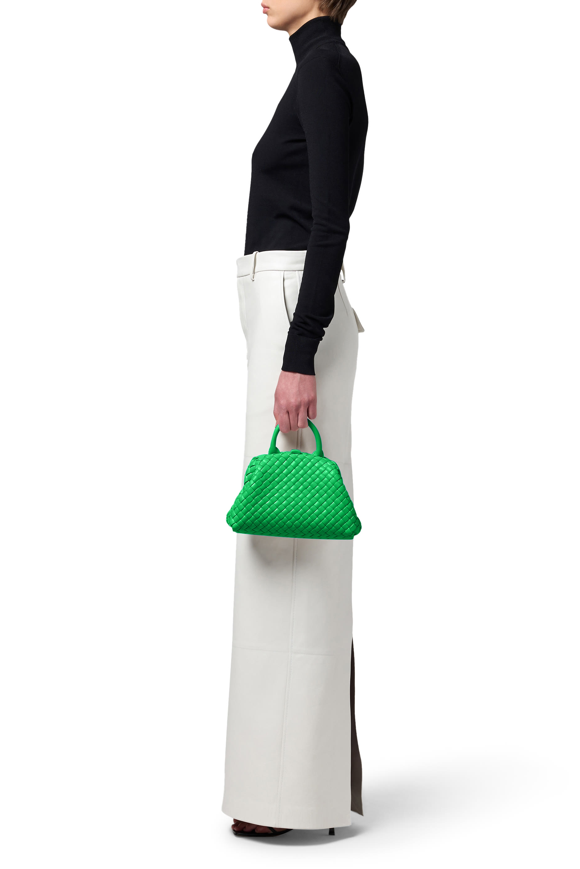 حقيبة صغيرة بيد علوية