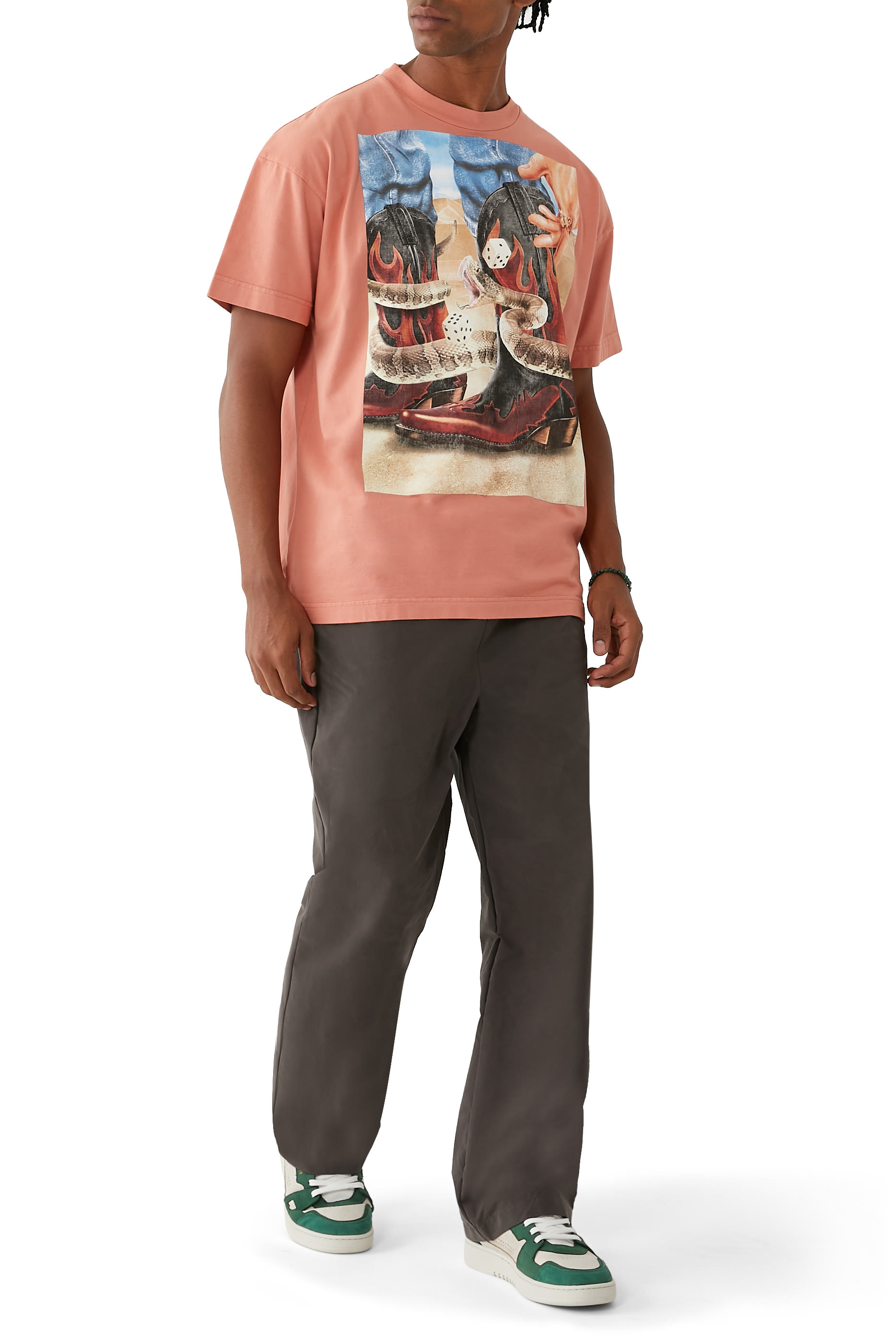 تيشيرت بطبعة لعبة النرد