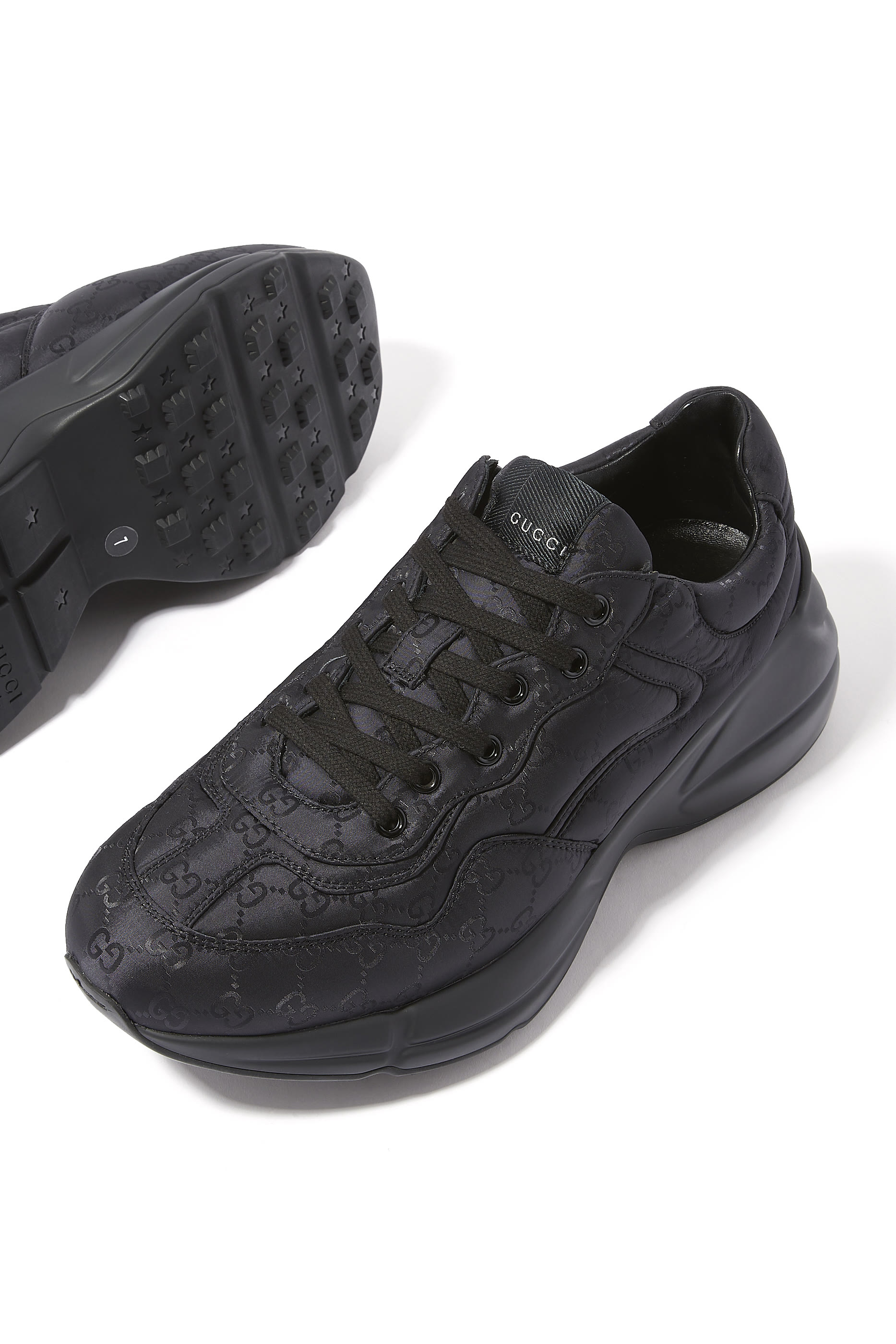 سنيكرز رايتون بنقشة حرفي شعار الماركة