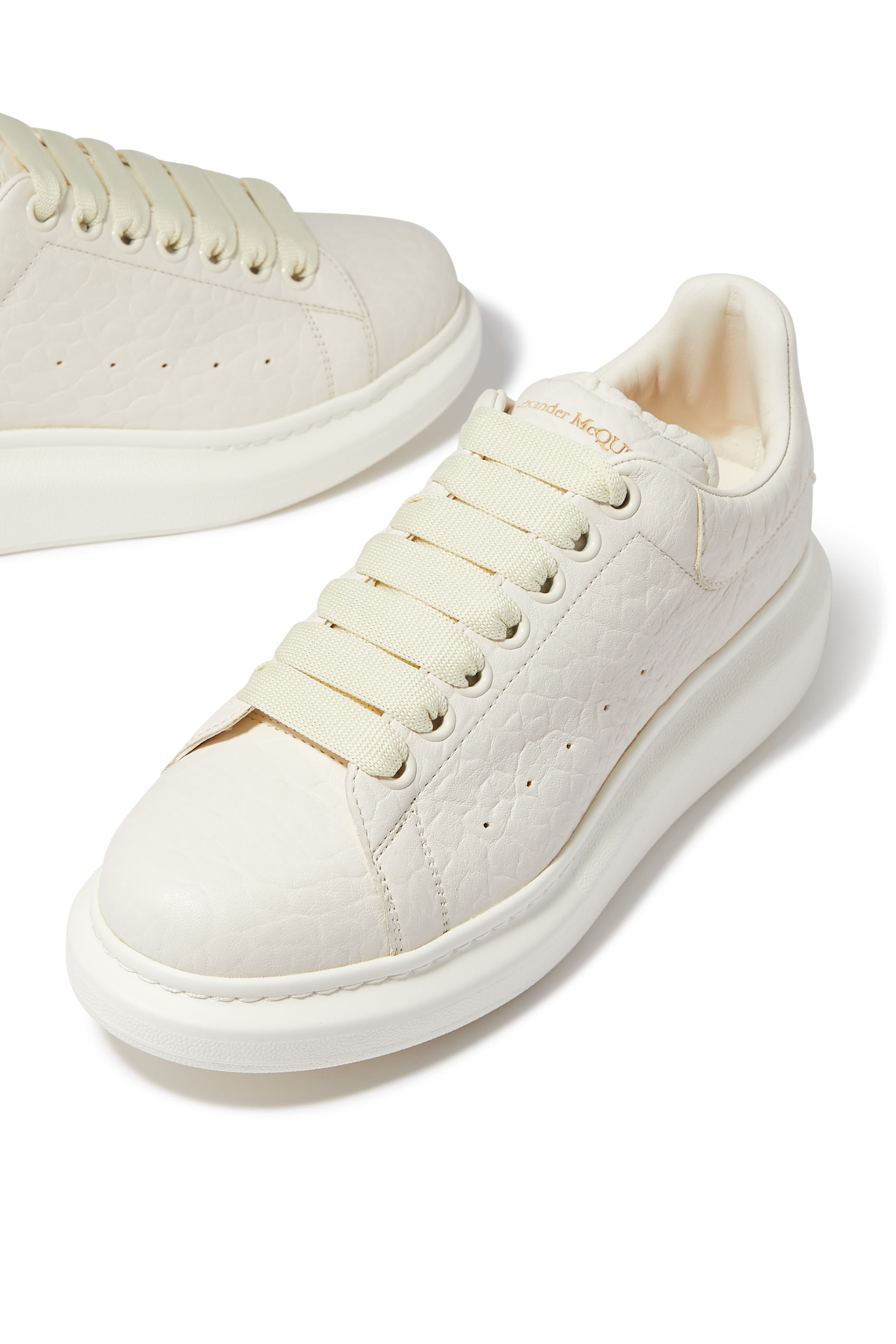 سنيكرز بنعل سميك