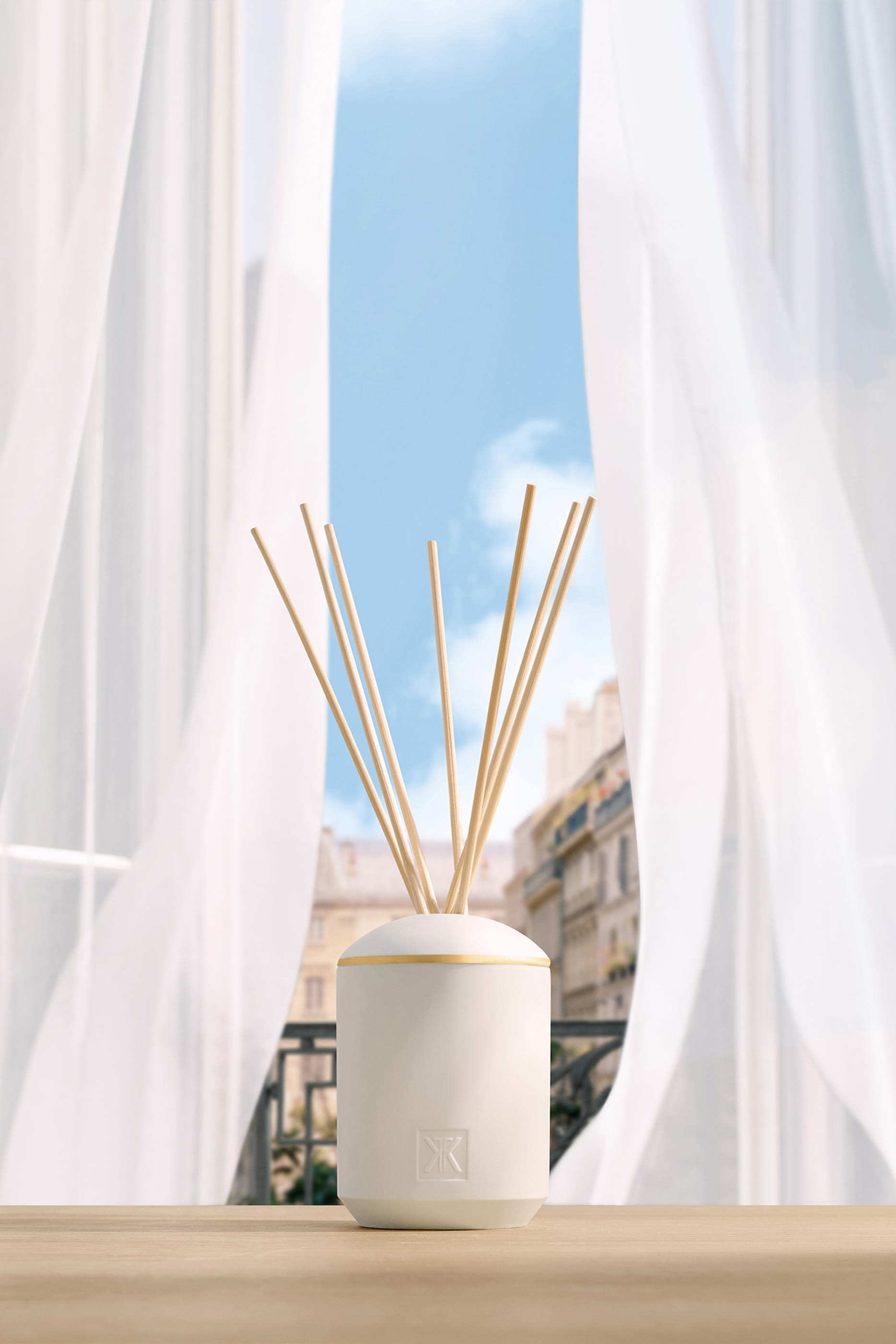 أعواد توزيع عطر أكوا يونيفرساليس