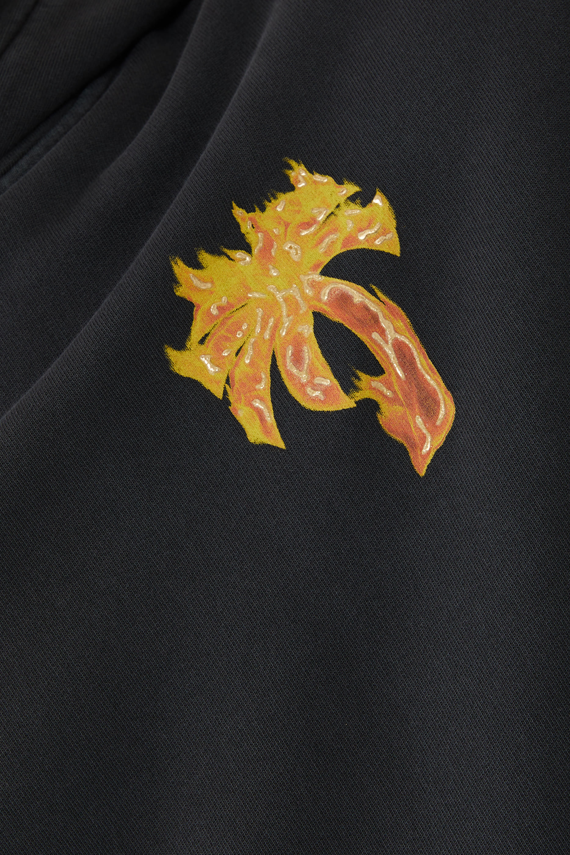 هودي بنقشة شجرت نخيل بتصميم يشتعل