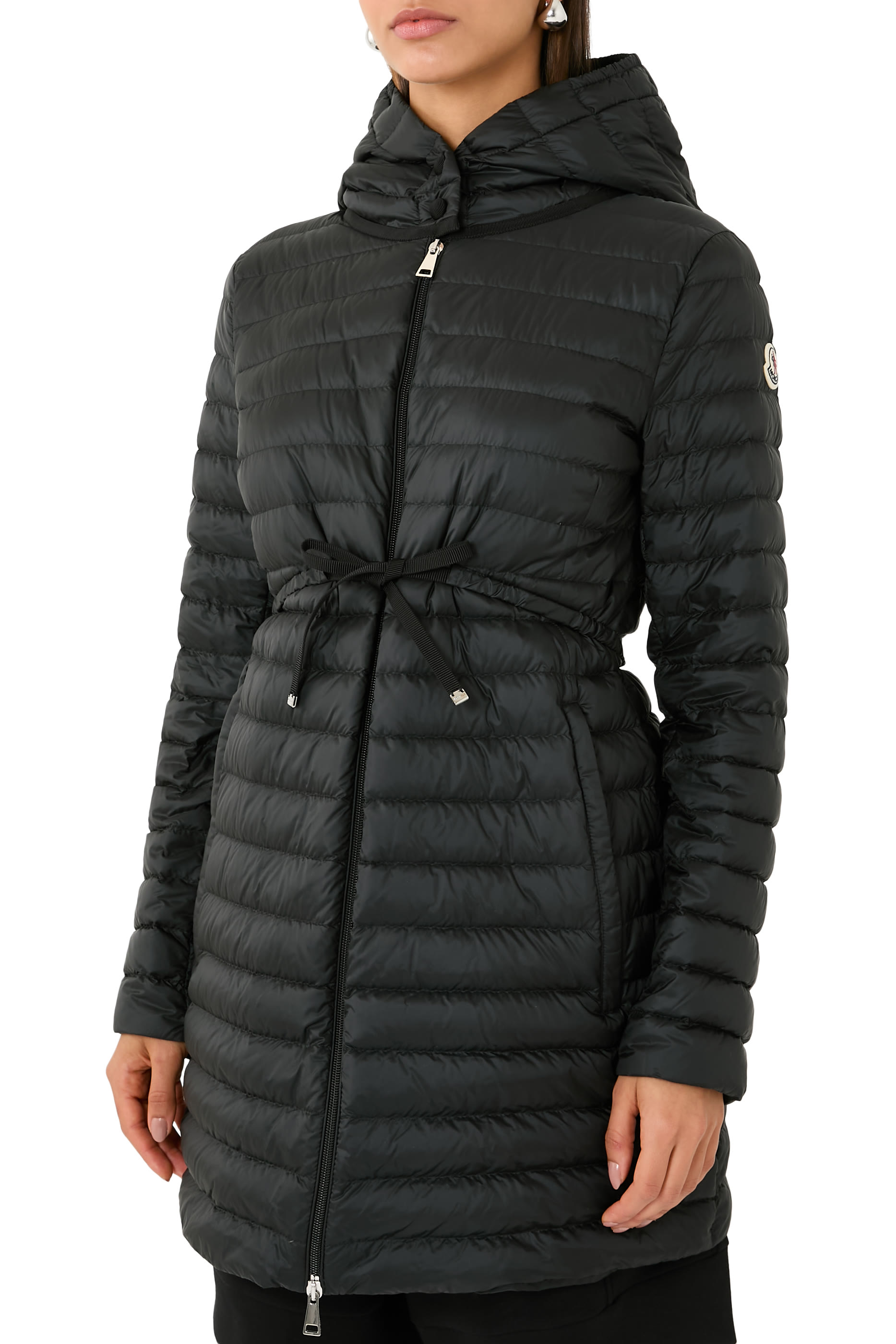 جاكيت بتصميم مبطن بالزغب وغطاء رأس وقصة واسعة نحو الأسفل