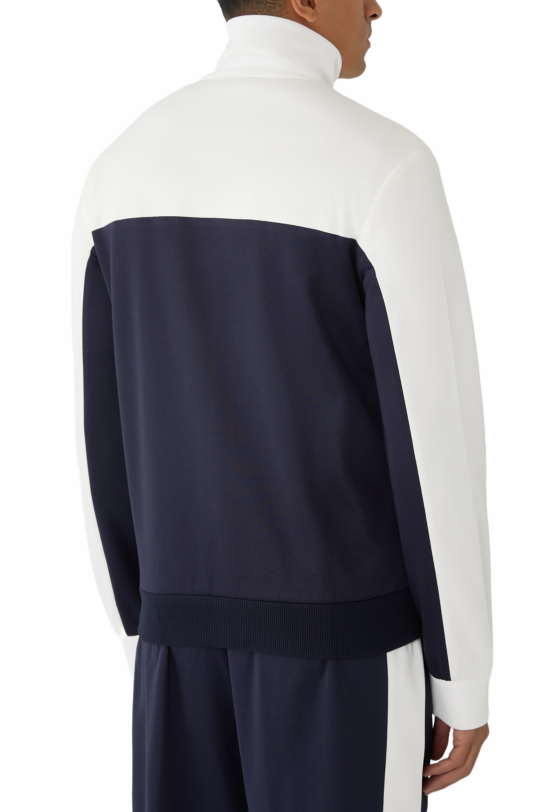 جاكيت بسحاب وشعار الماركة جيرسيه معالج