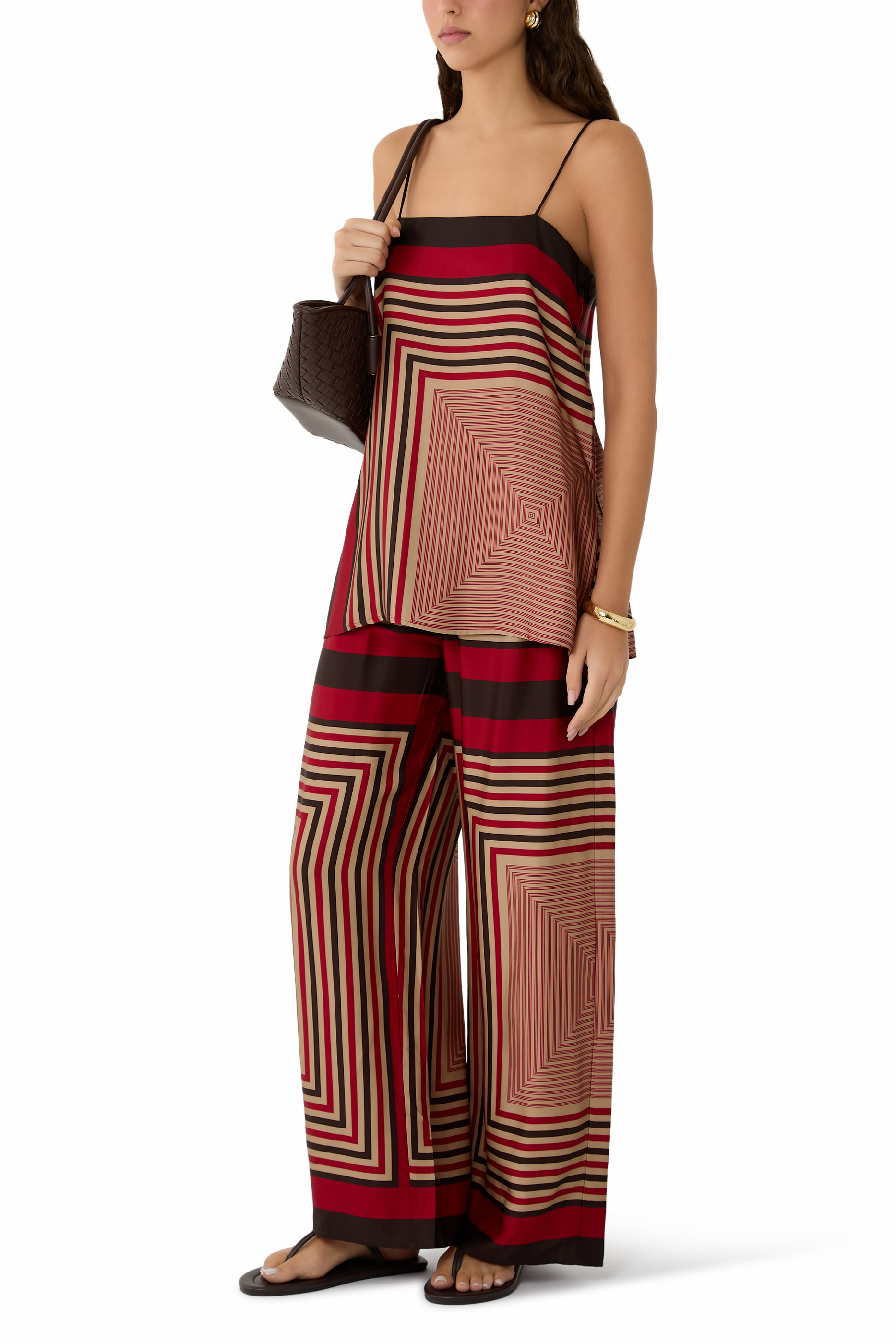 بنطال جنسن بقصة ساق واسعة ونقشة