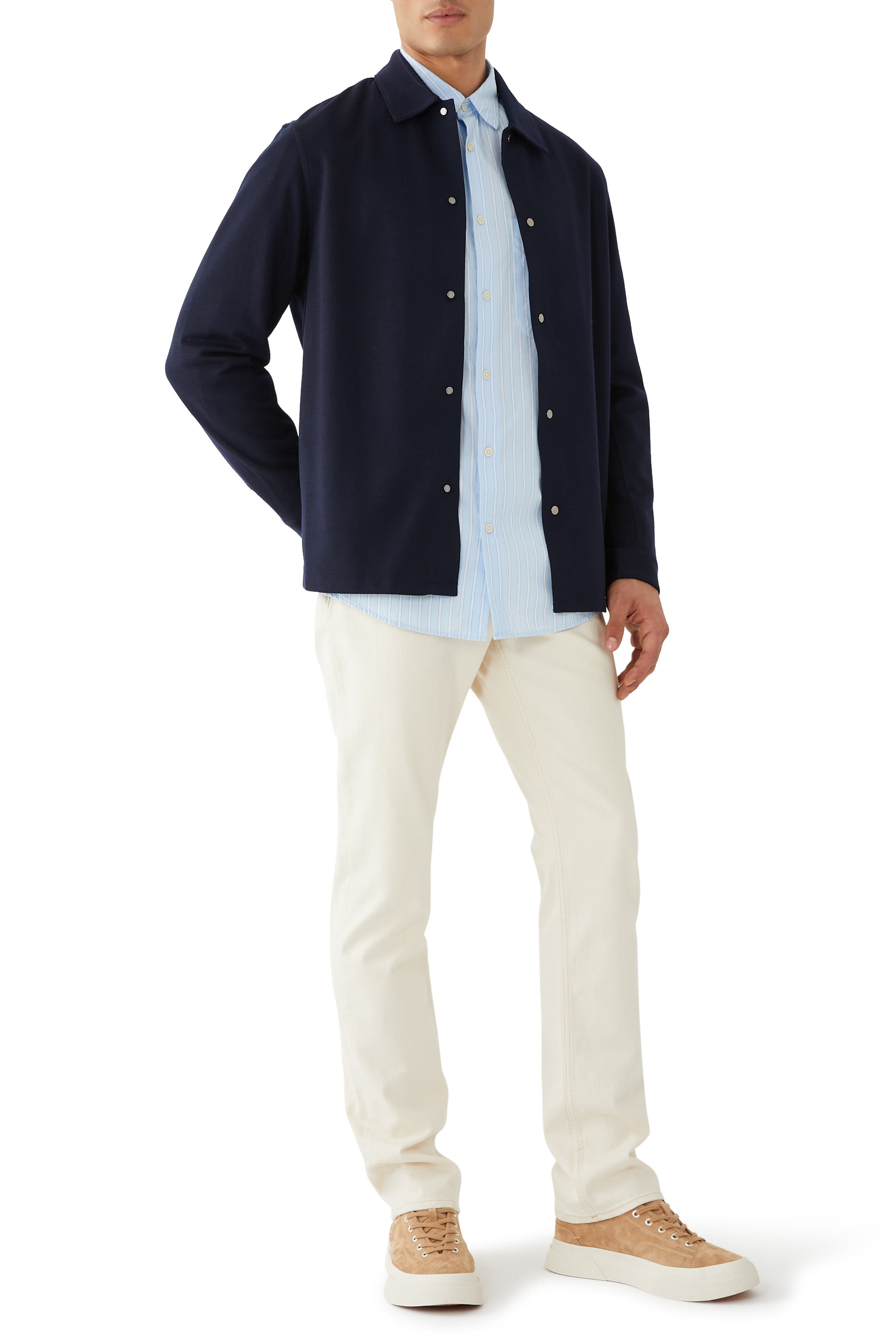 قميص بأكمام طويلة