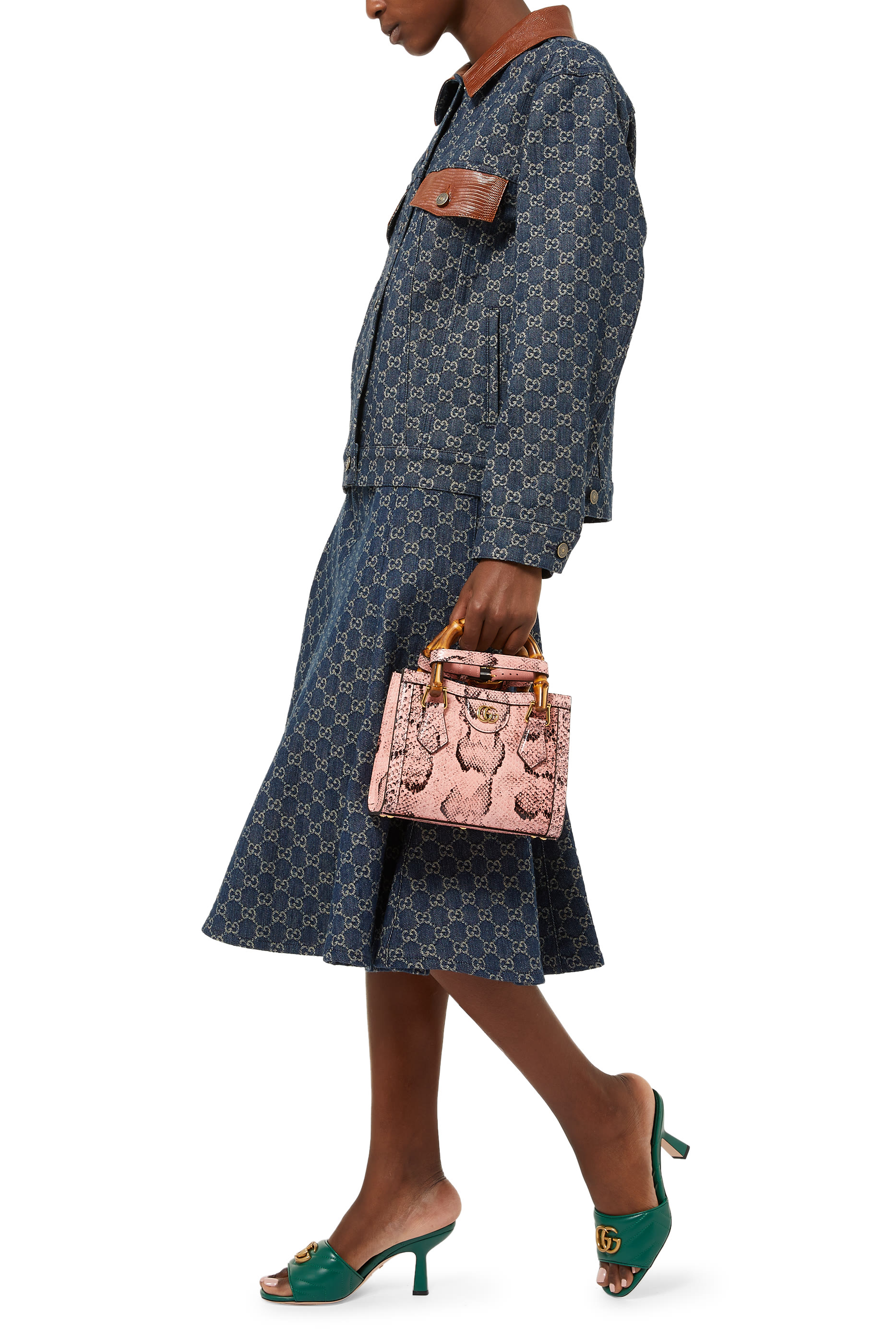 صندل مفتوح بشعار الماركة مزدوج