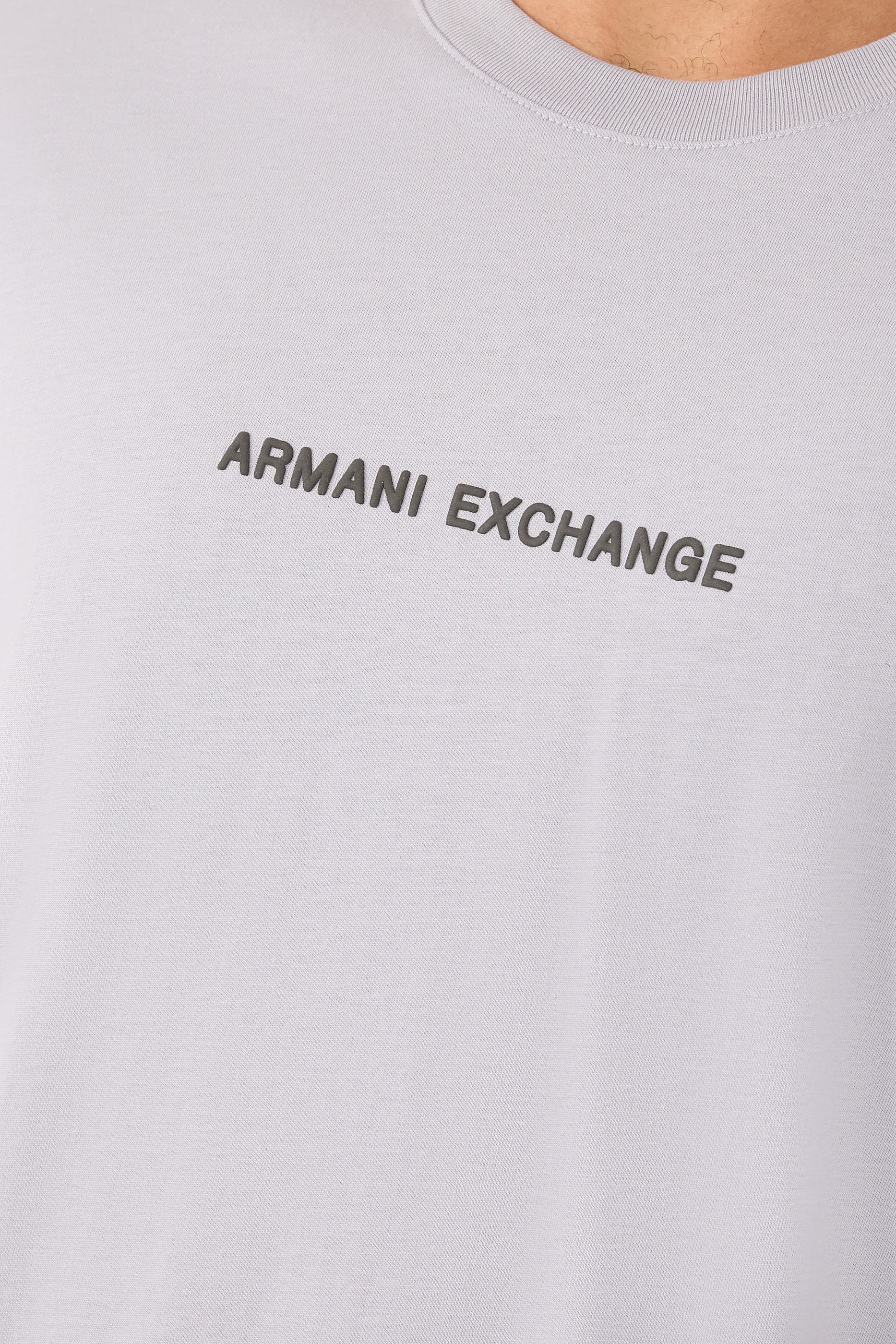 تيشيرت بحروف شعار الماركة