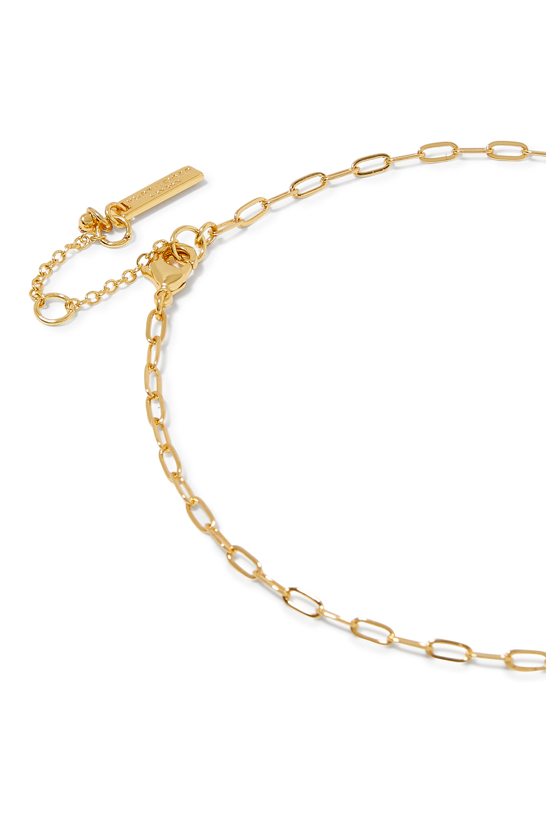 قلادة بحلية بتصميم مربعة بشعار الماركة