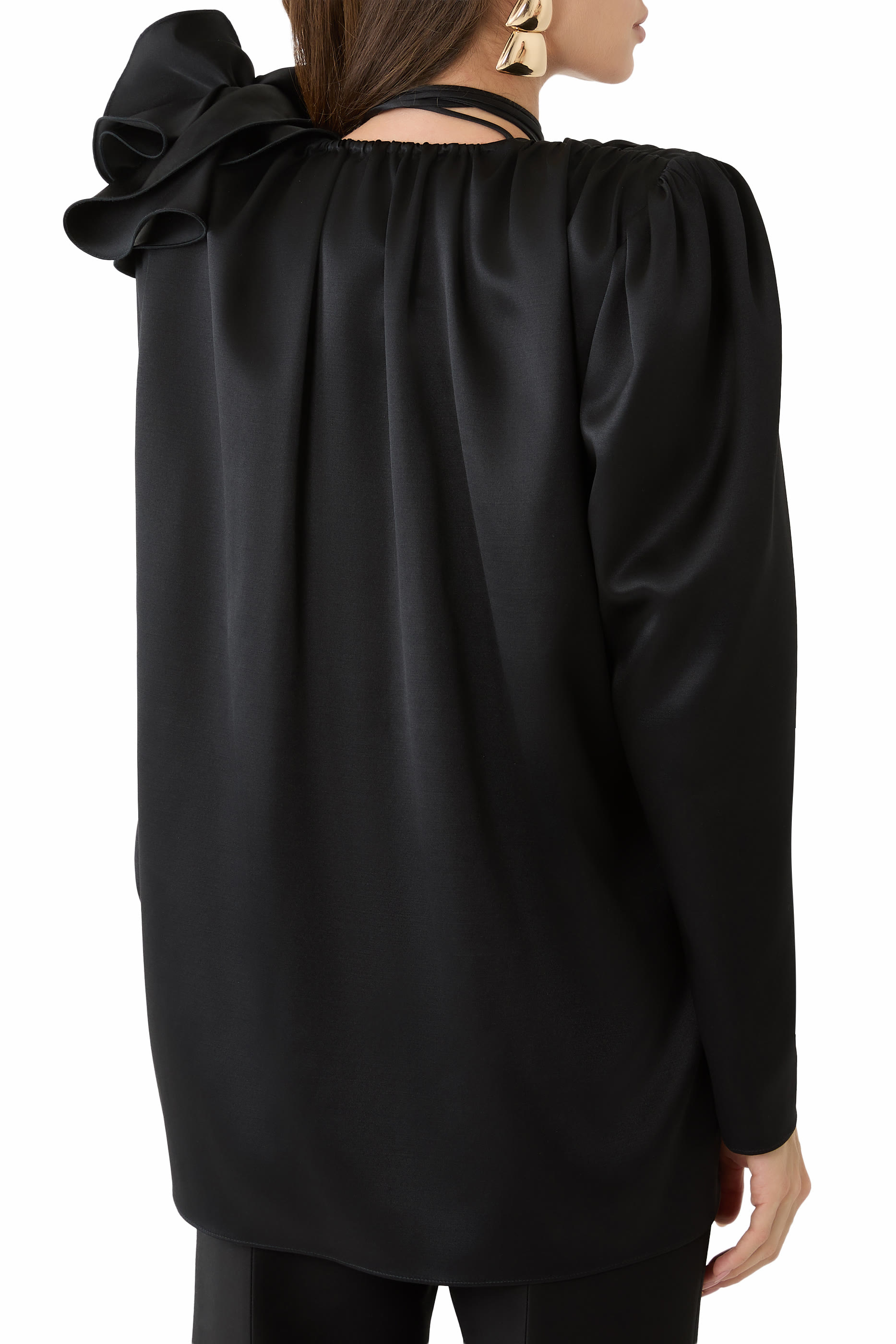 بلوزة كلاسيك بزهرة مزينة بكشكش