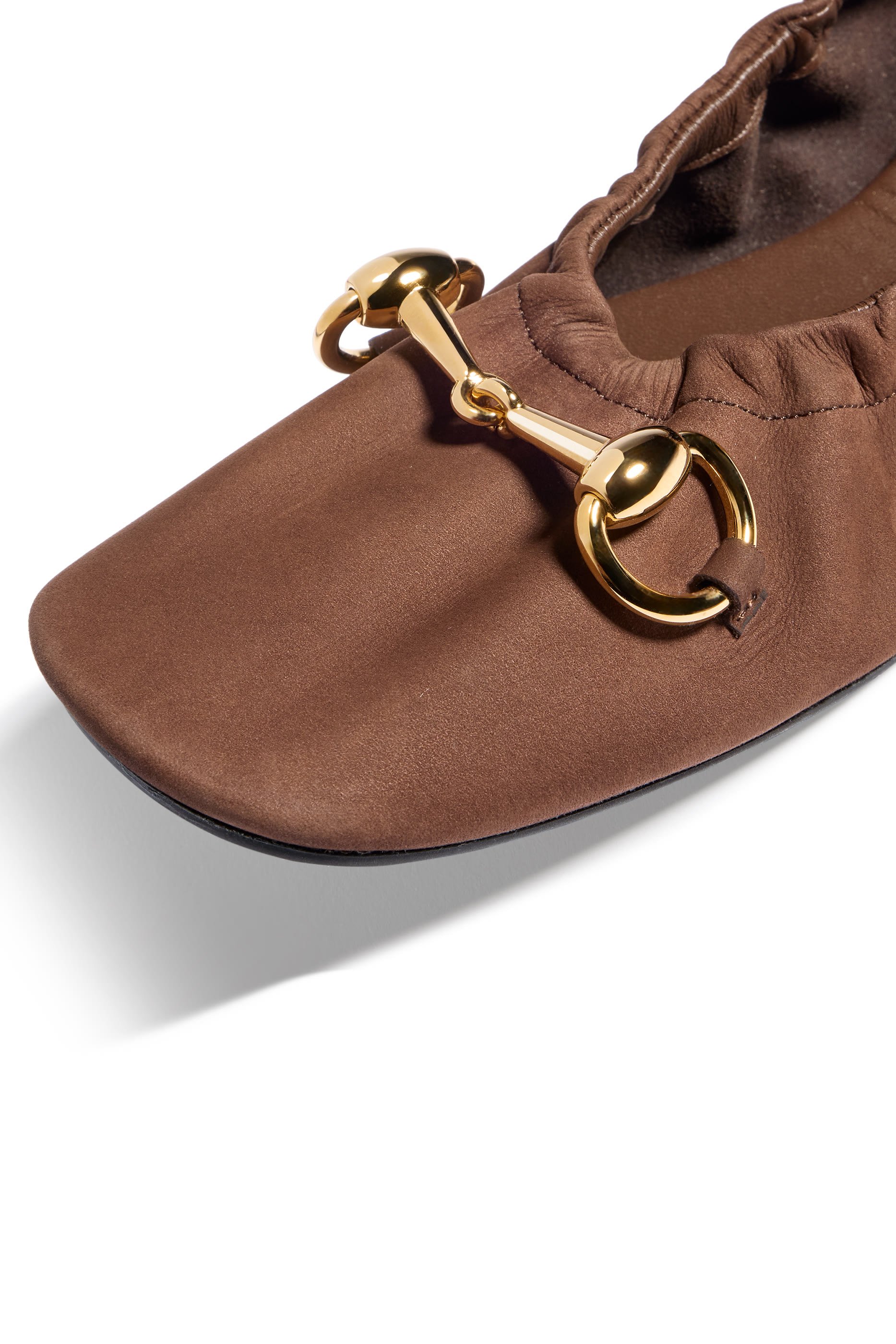 حذاء بالرينا بنعل مسطح وحلية لجام الحصان