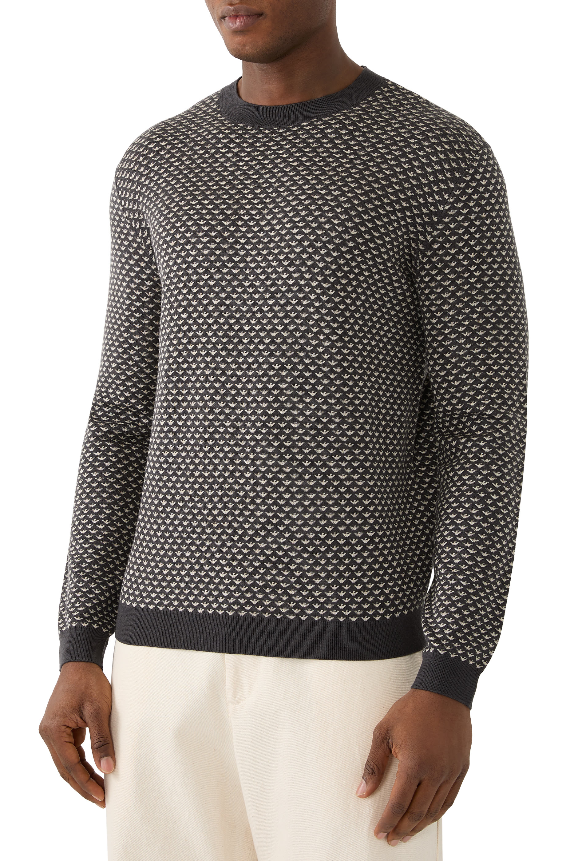 كنزة بشعار الماركة بالكاما جاكار