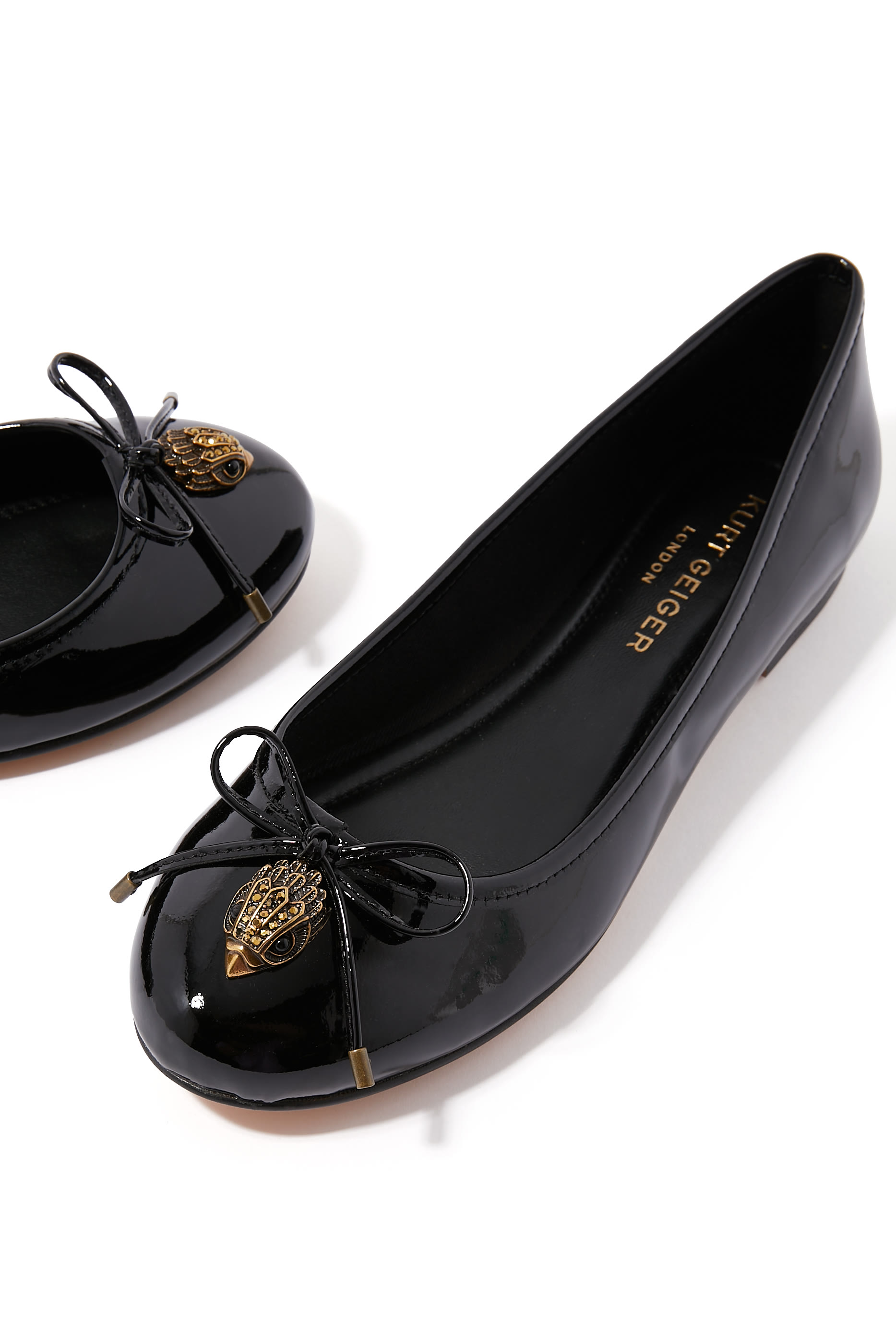 حذاء بالرينا بحلية رأس النسر جلد لامع