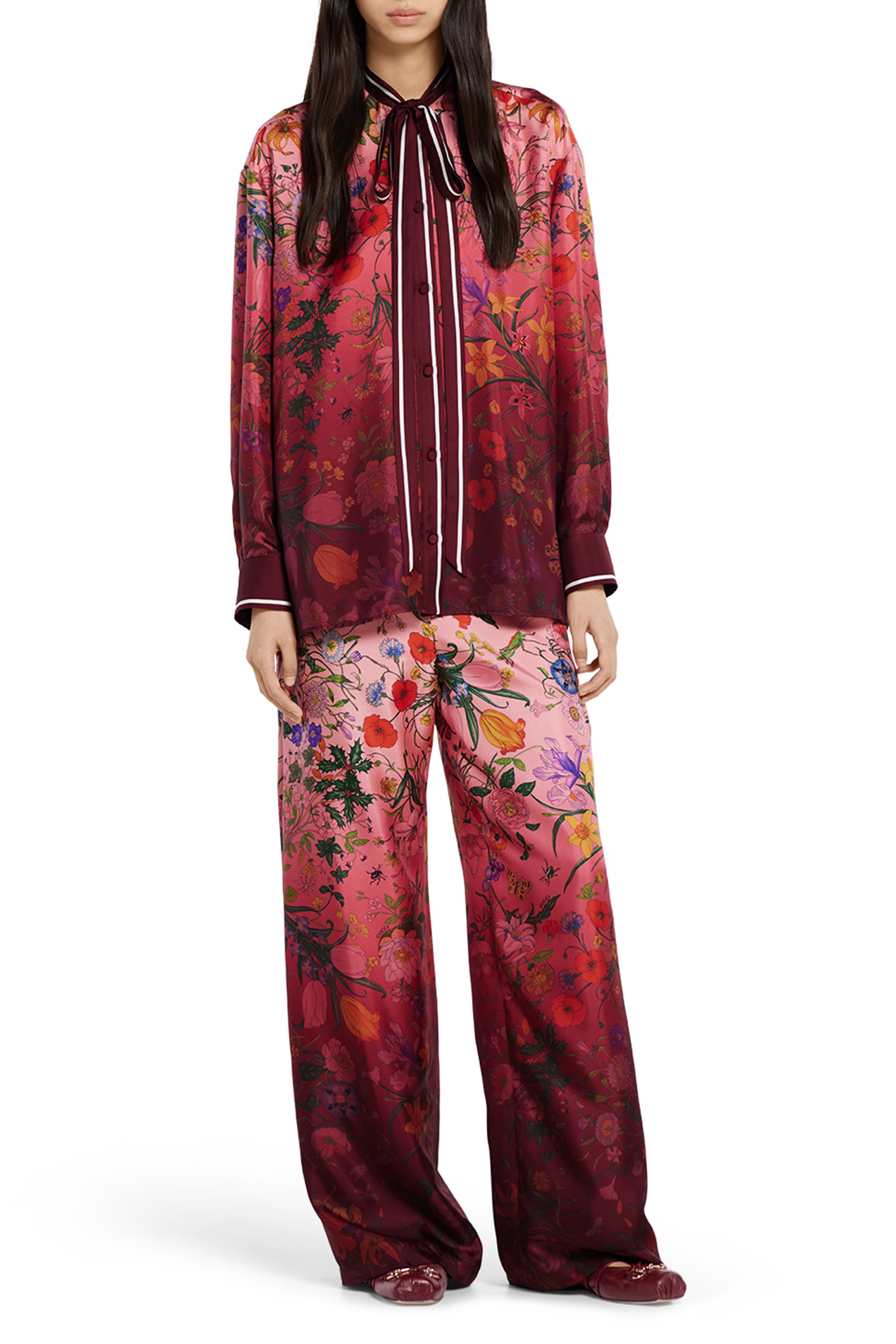 قميص بفيونكة عند العنق ونقشة حرير