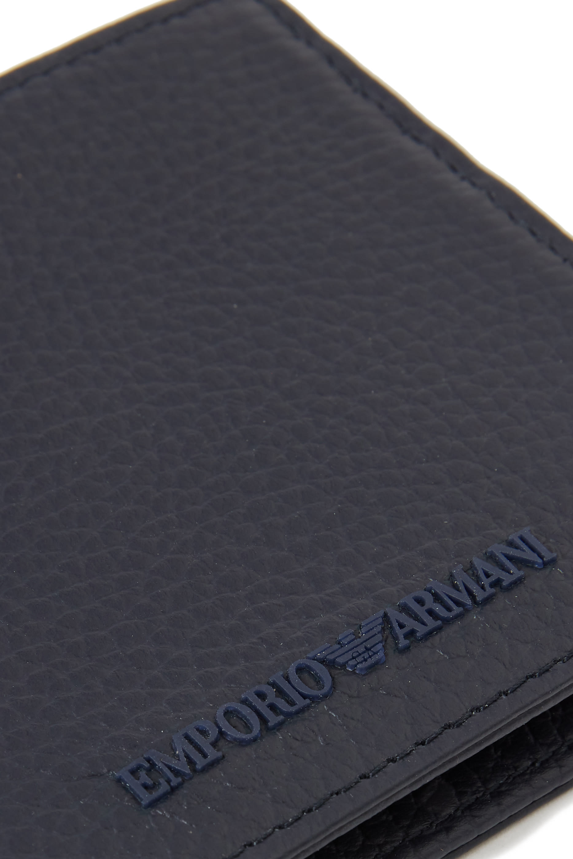 محفظة ثنائية الطي منقوشة