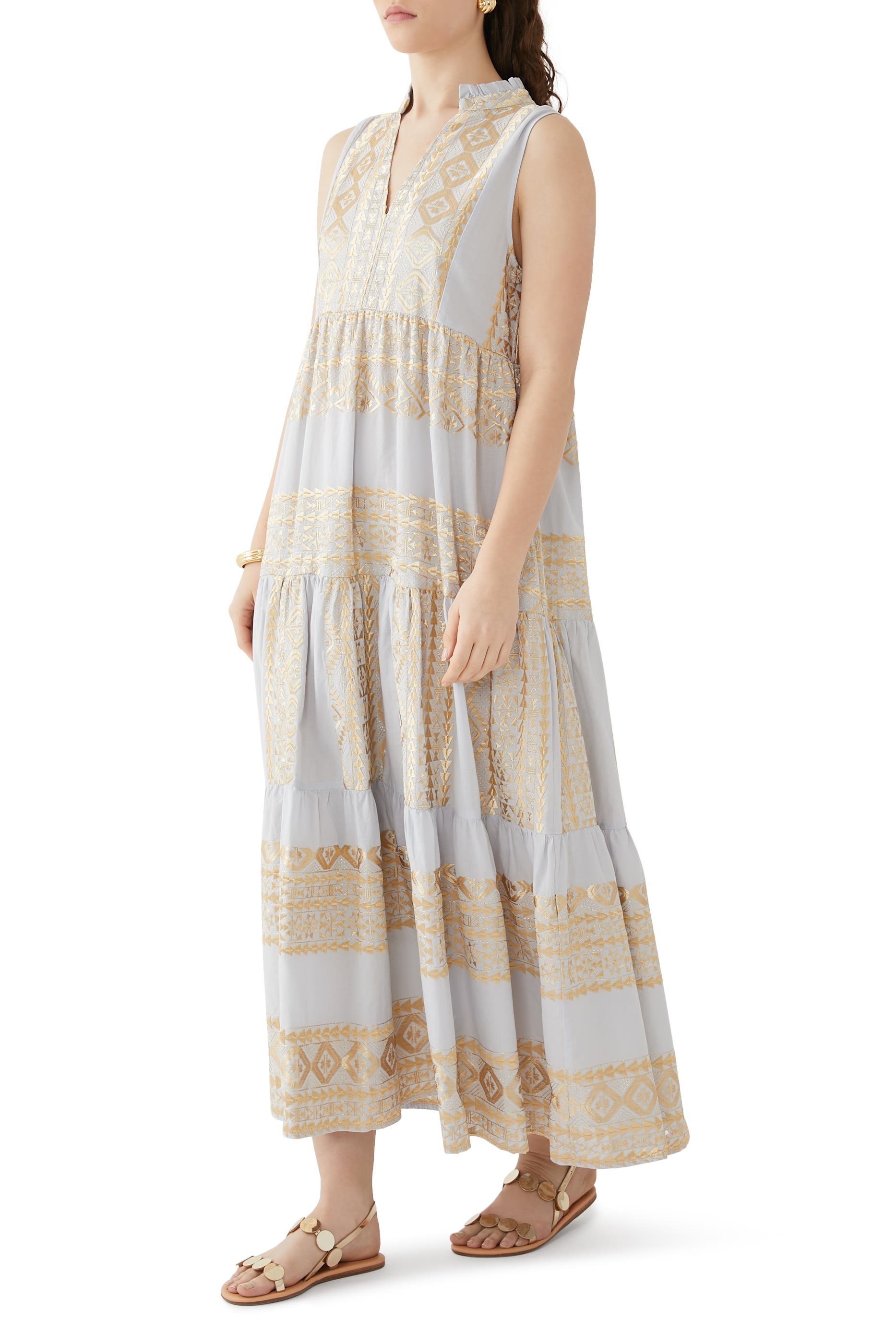 فستان متوسط الطول بتطريزات