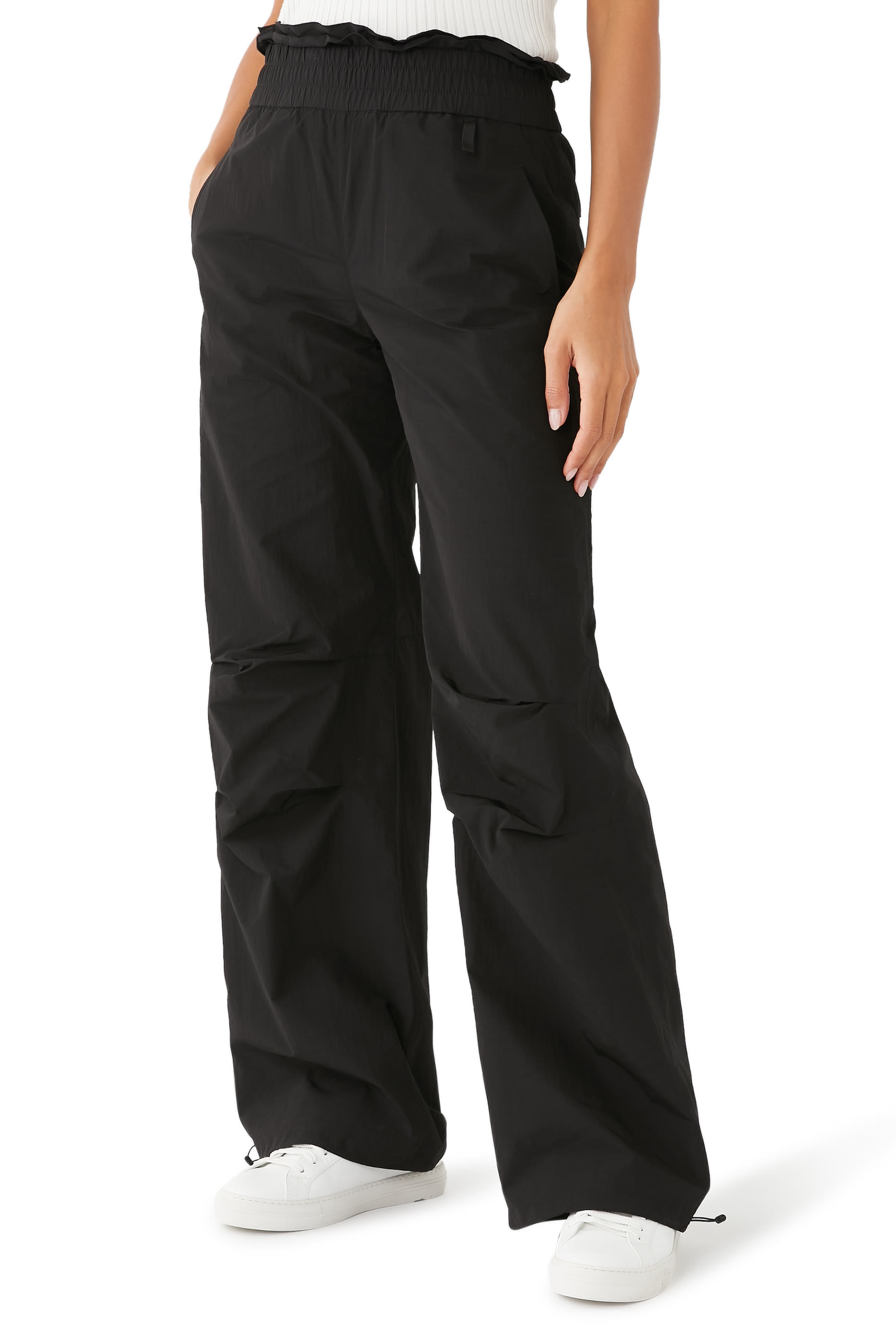 بنطال بقصة ساق واسعة وخصر مرتفع