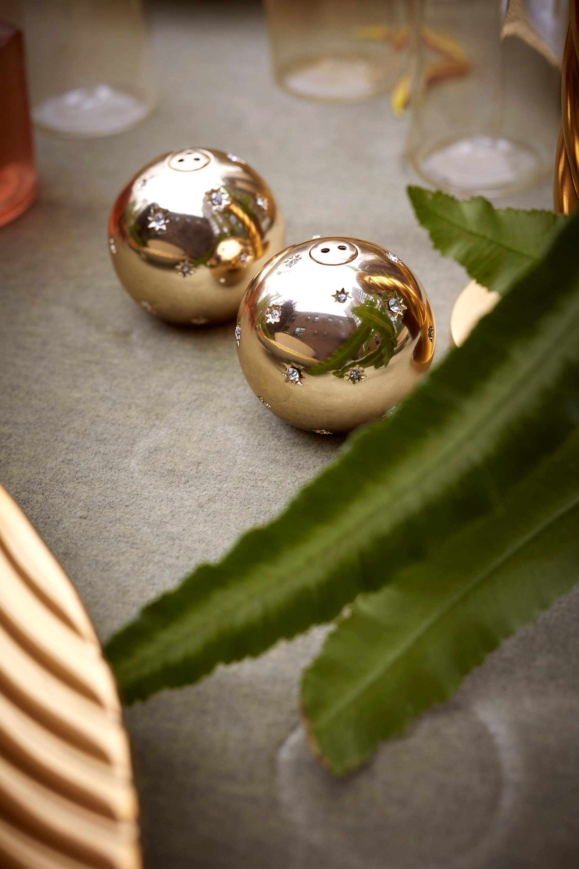 طقم مملحة ومبهرة بنقشة نجوم مرصعة بالكريستال