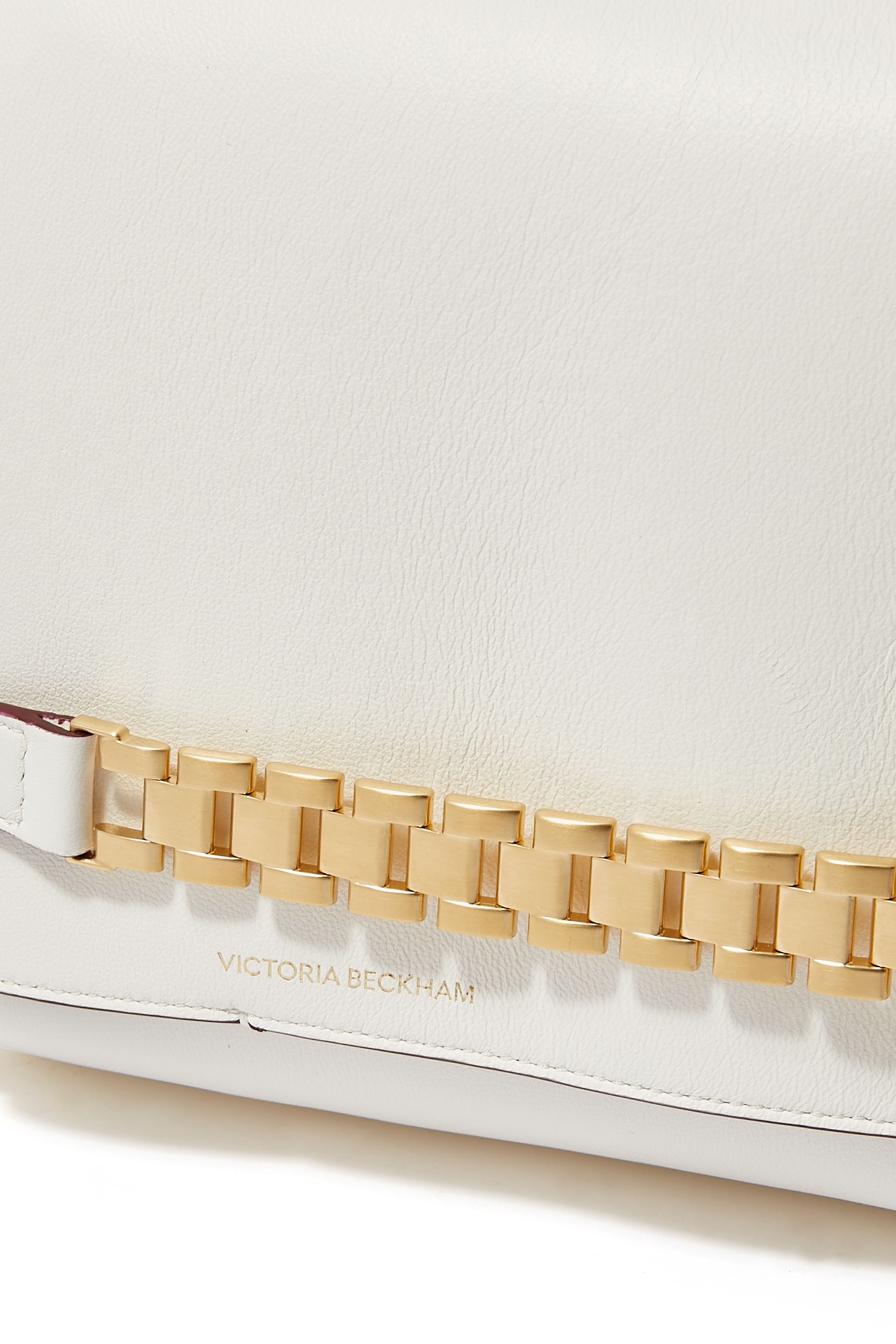 حقيبة صغيرة بحمالة وسلسلة