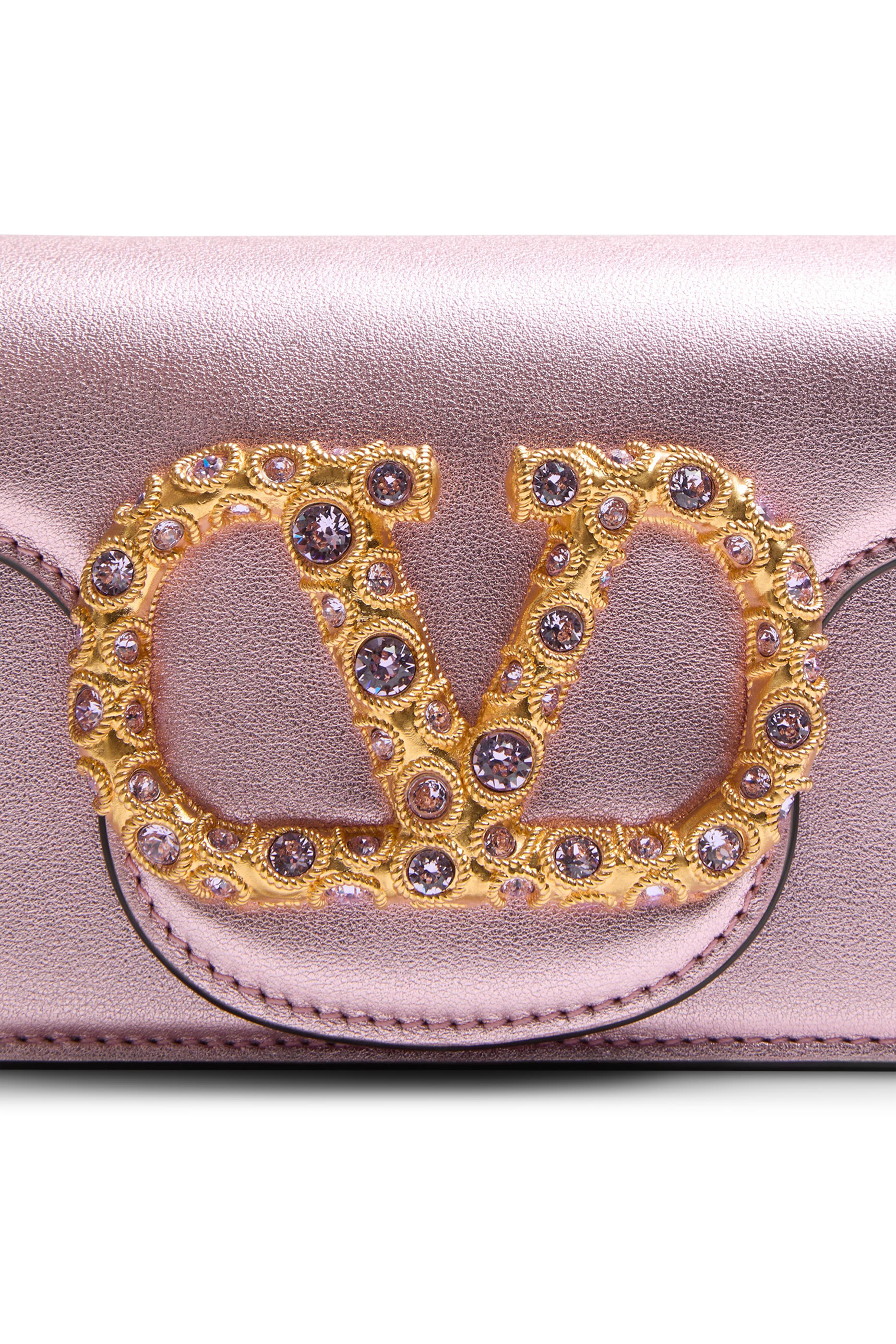 حقيبة كتف لوكو صغيرة بشعار الماركة مزين بالأحجار