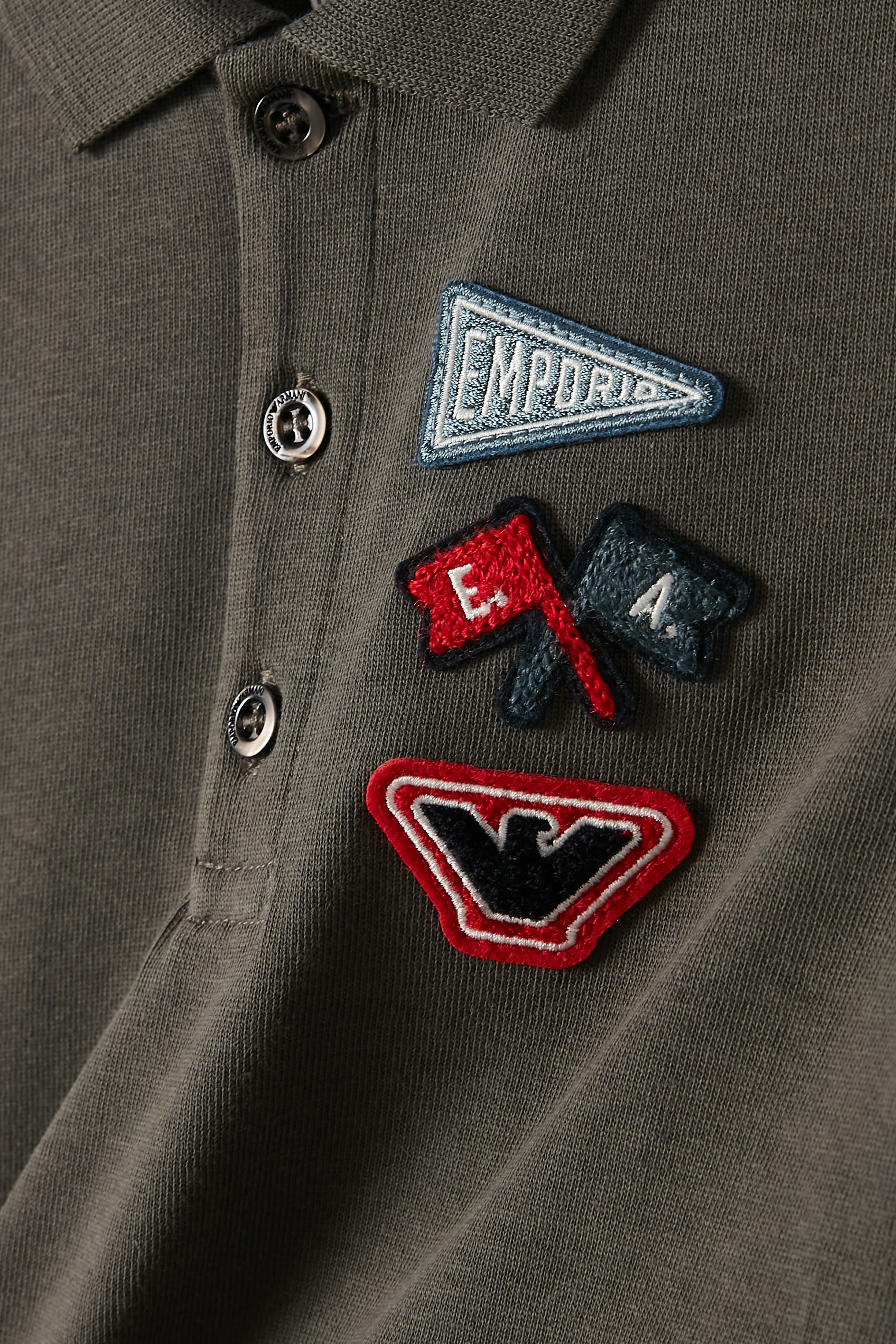 قميص بولو بشعار الماركة ورقعة العلم جيرسيه للأطفال