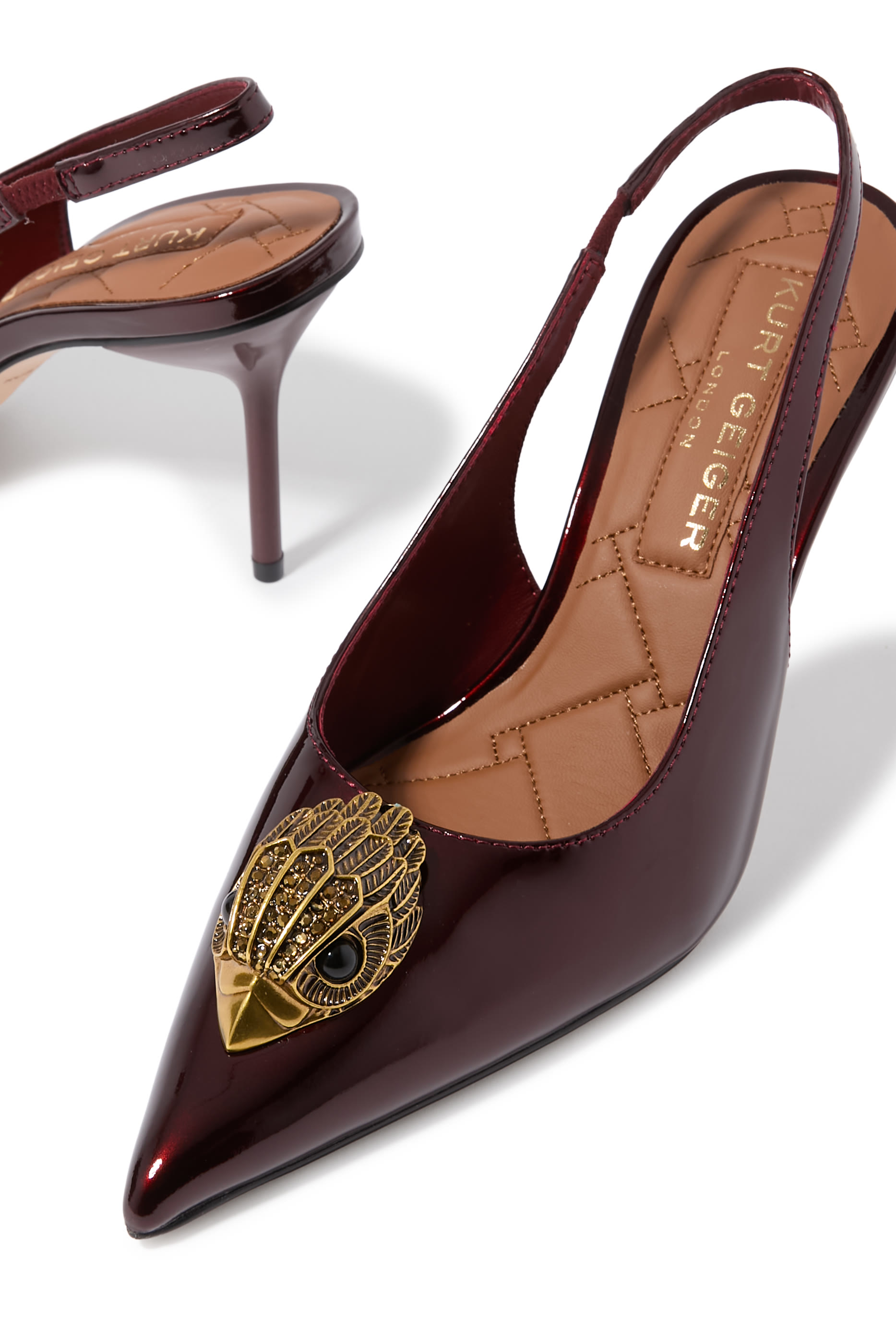 صندل بسير خلفي 85 باللون الأسود مزين بحلية النسر كبيرة