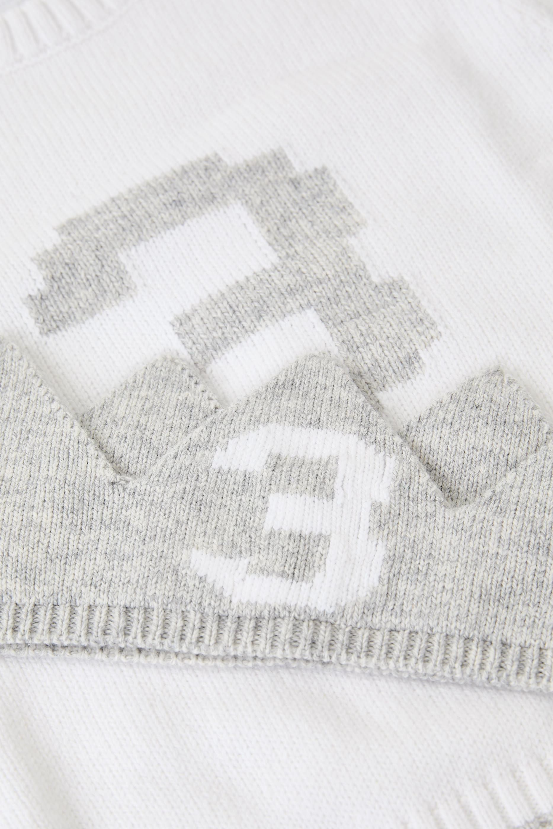 طقم هدية كنزة وتاج للإحتفال بعيد الميلاد الثالث مزيج قطن عضوي للأطفال