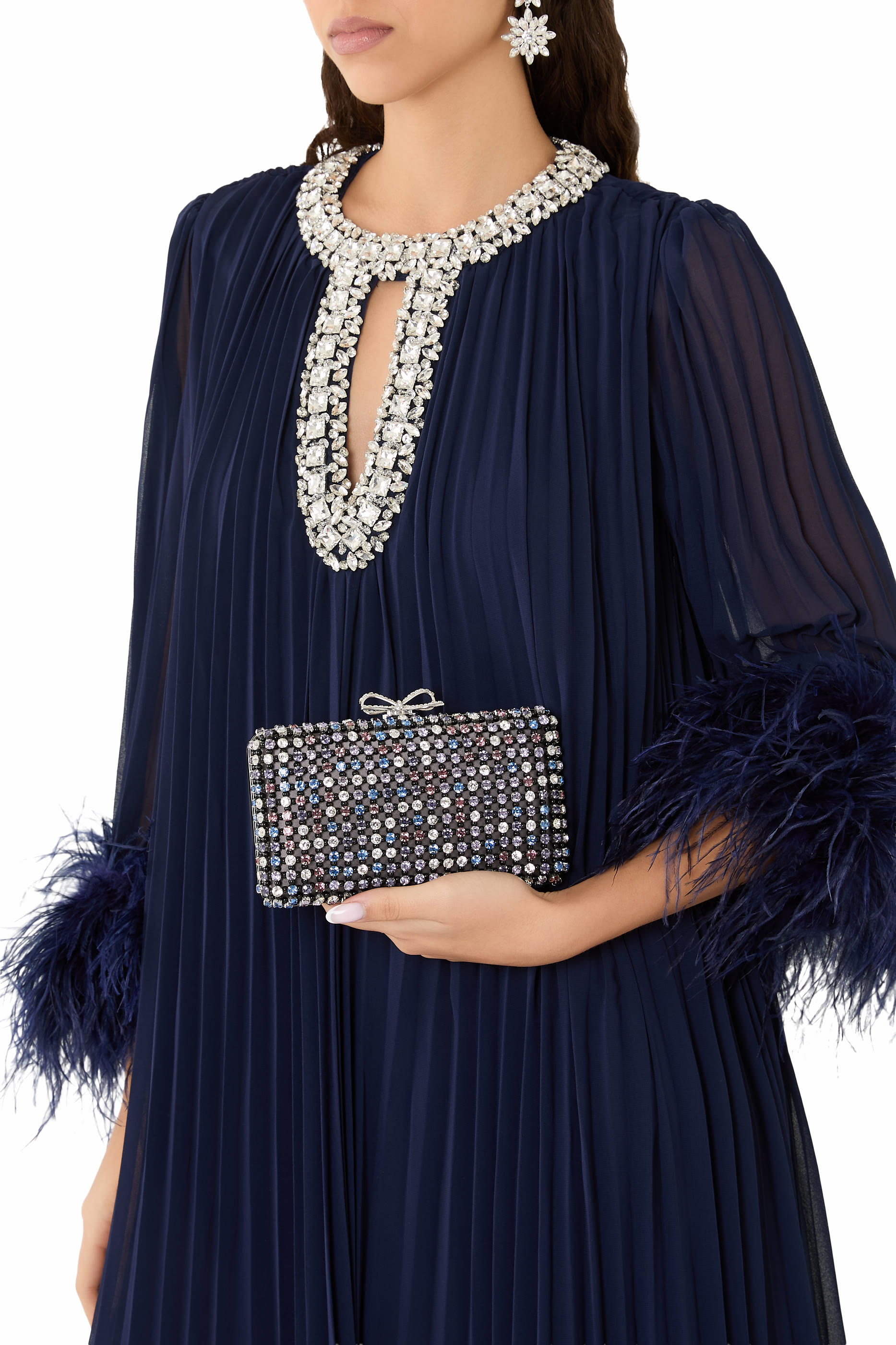 كلاتش بتصميم متشابك مرصع بالكريستال 