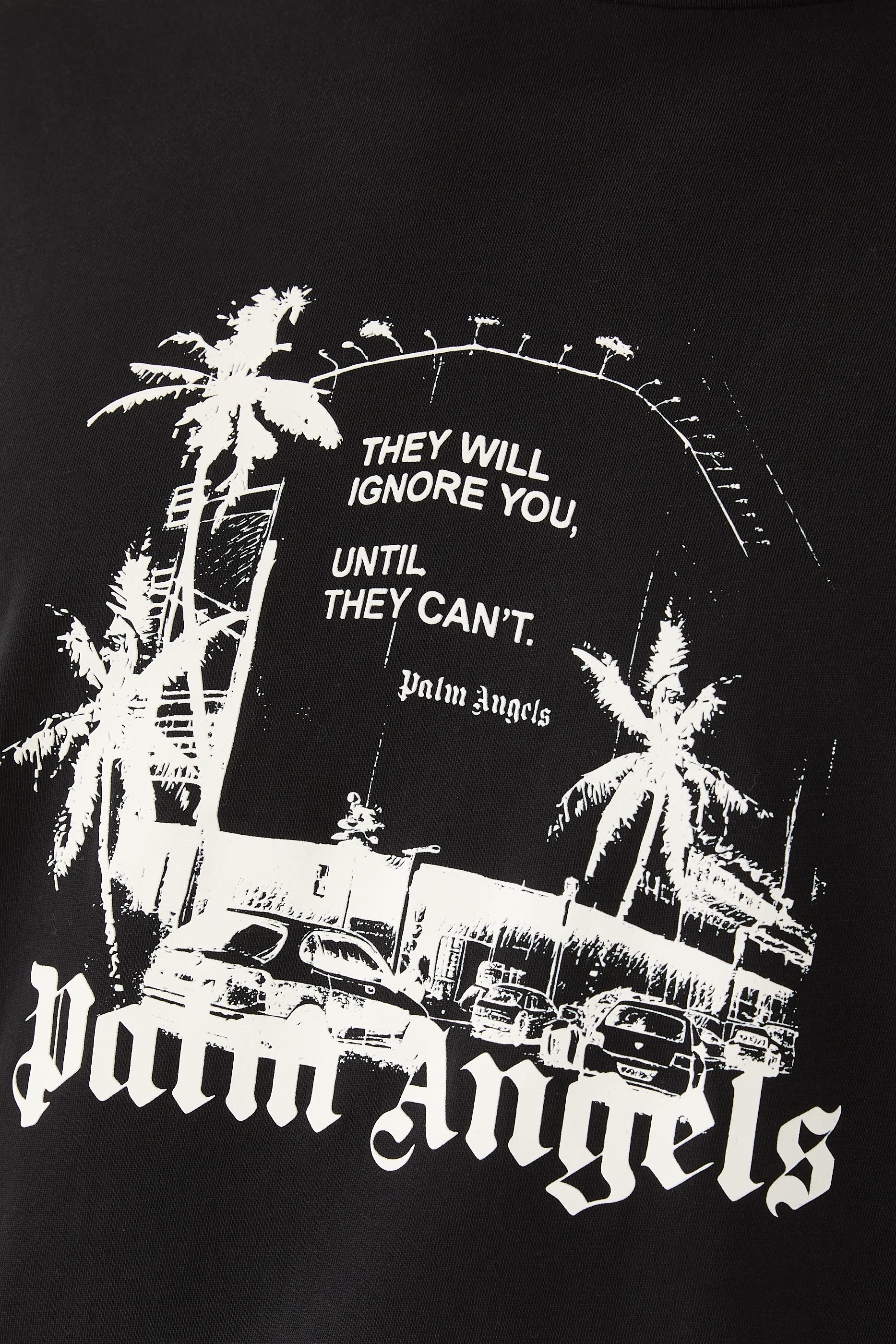 تيشيرت بنقشة أشجار نخيل وشعار الماركة