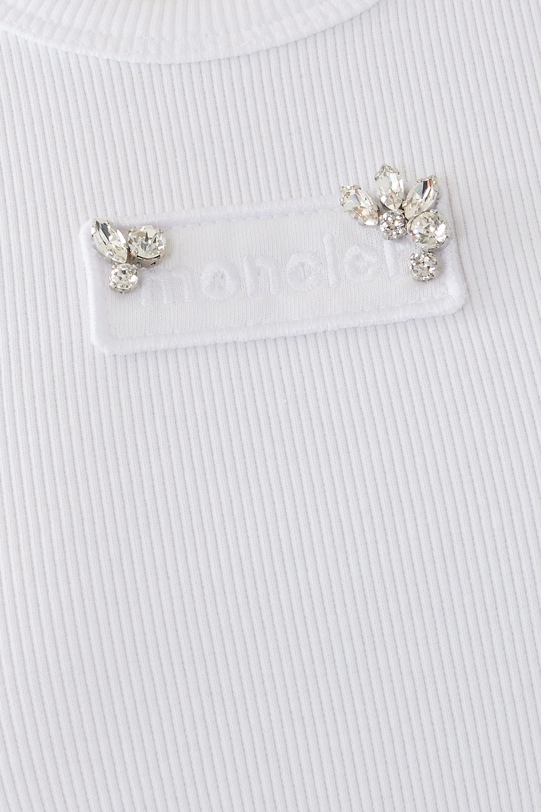 بلوزة بلا أكمام بشعار الماركة