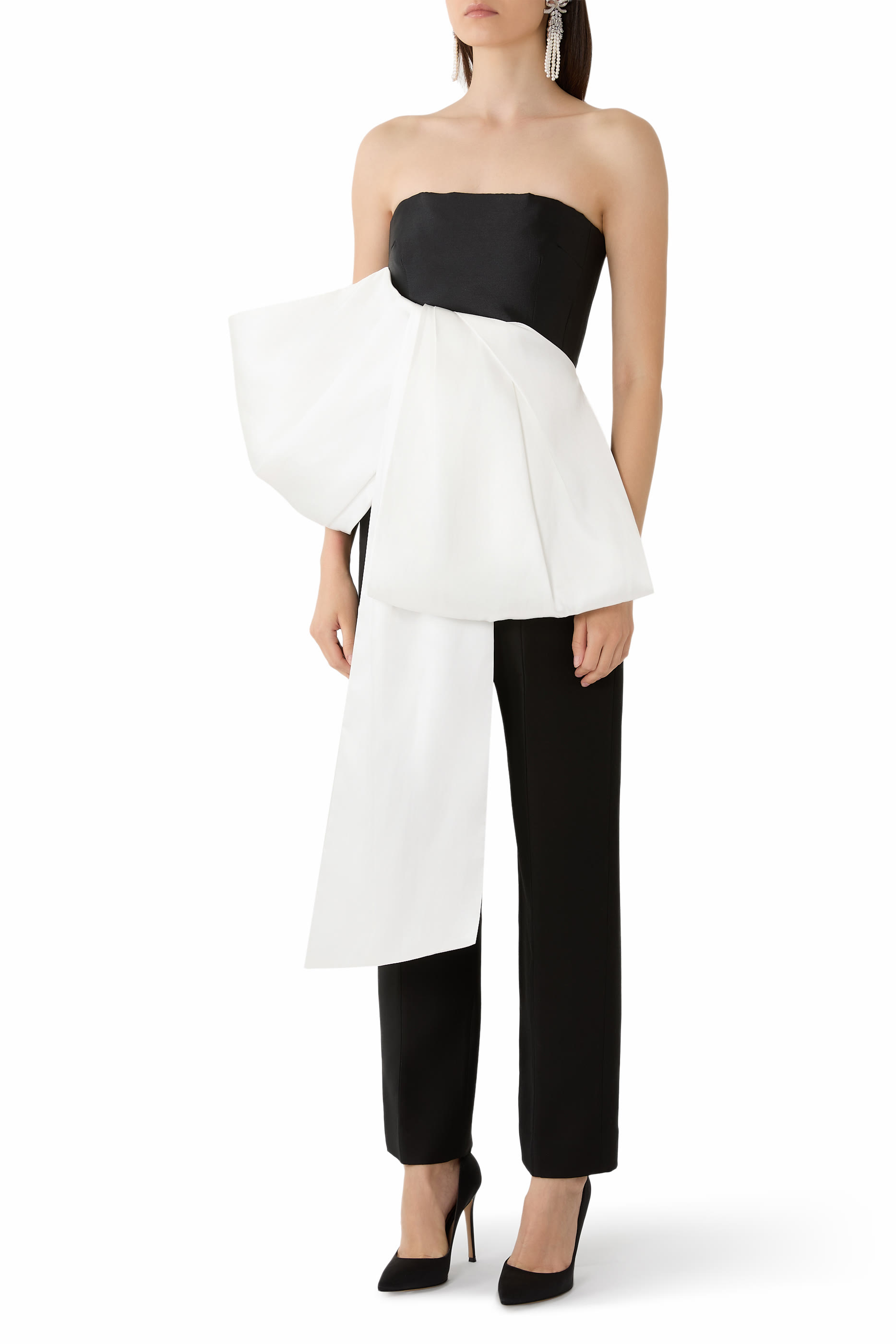 بلوزة نادينا مزينة بفيونكات