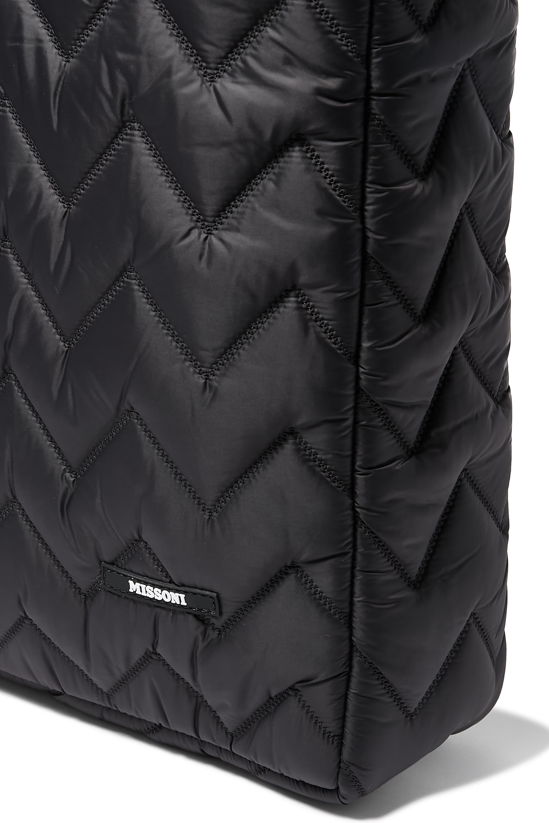 حقيبة مستلزمات أطفال بحياكة مبطنة بنقشة خطوط متعرجة شيفرون