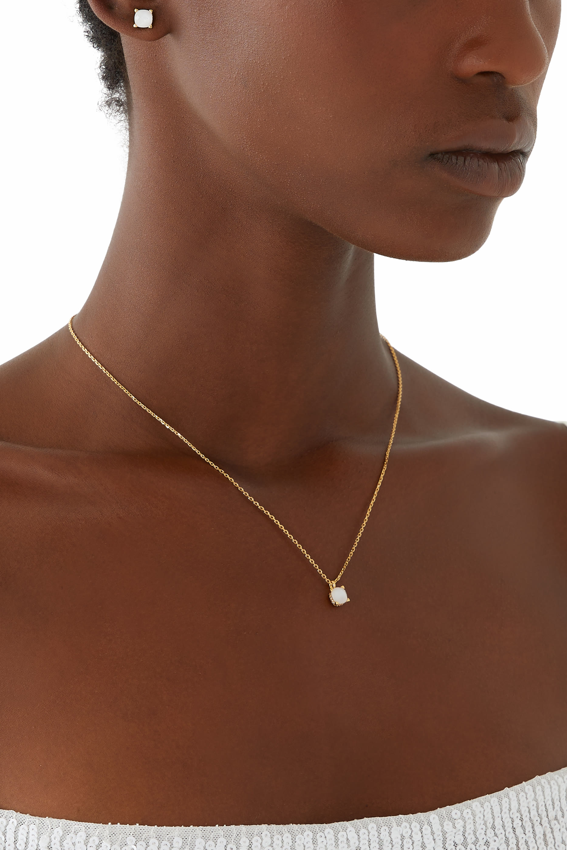 أقراط ليتل لاكجريز بتصميم مربع