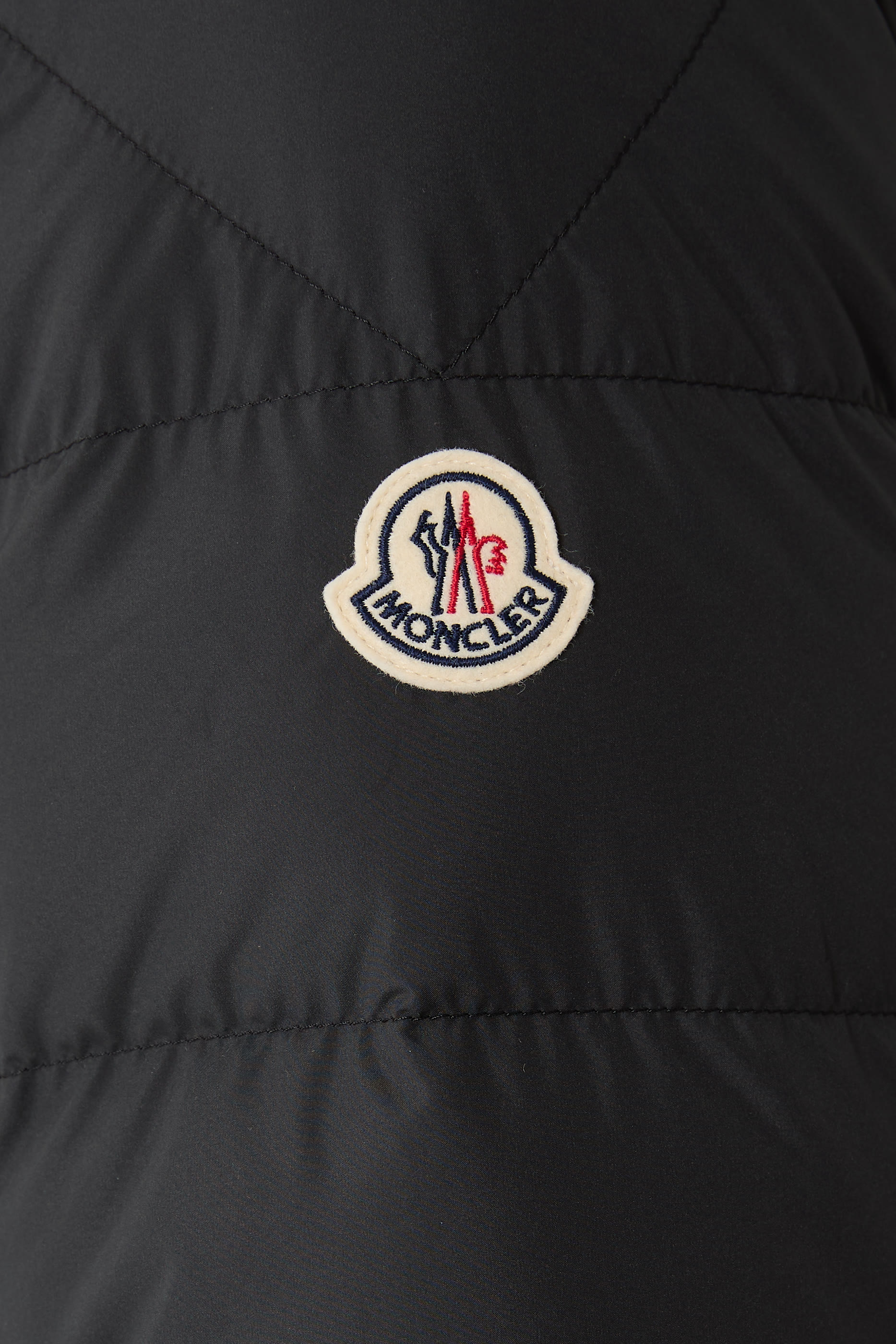 جاكيت بودينت قصير مبطن بالزغب