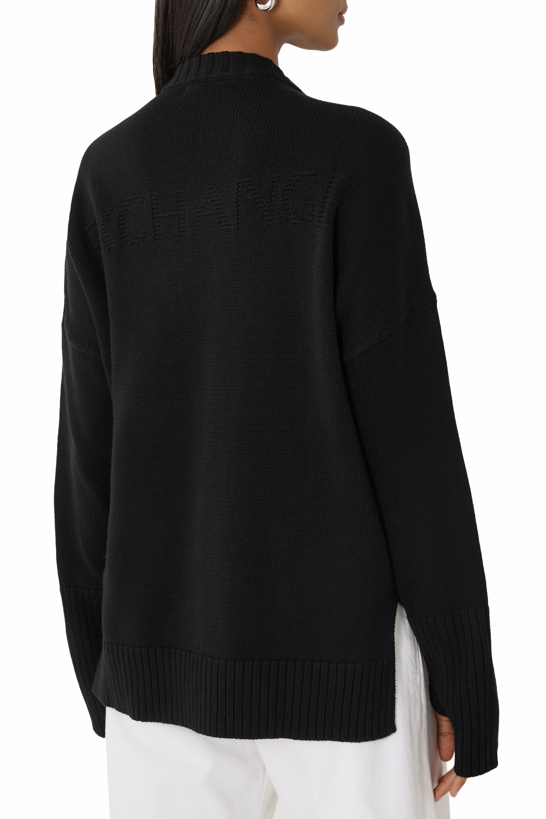 كنزة بأكمام طويلة