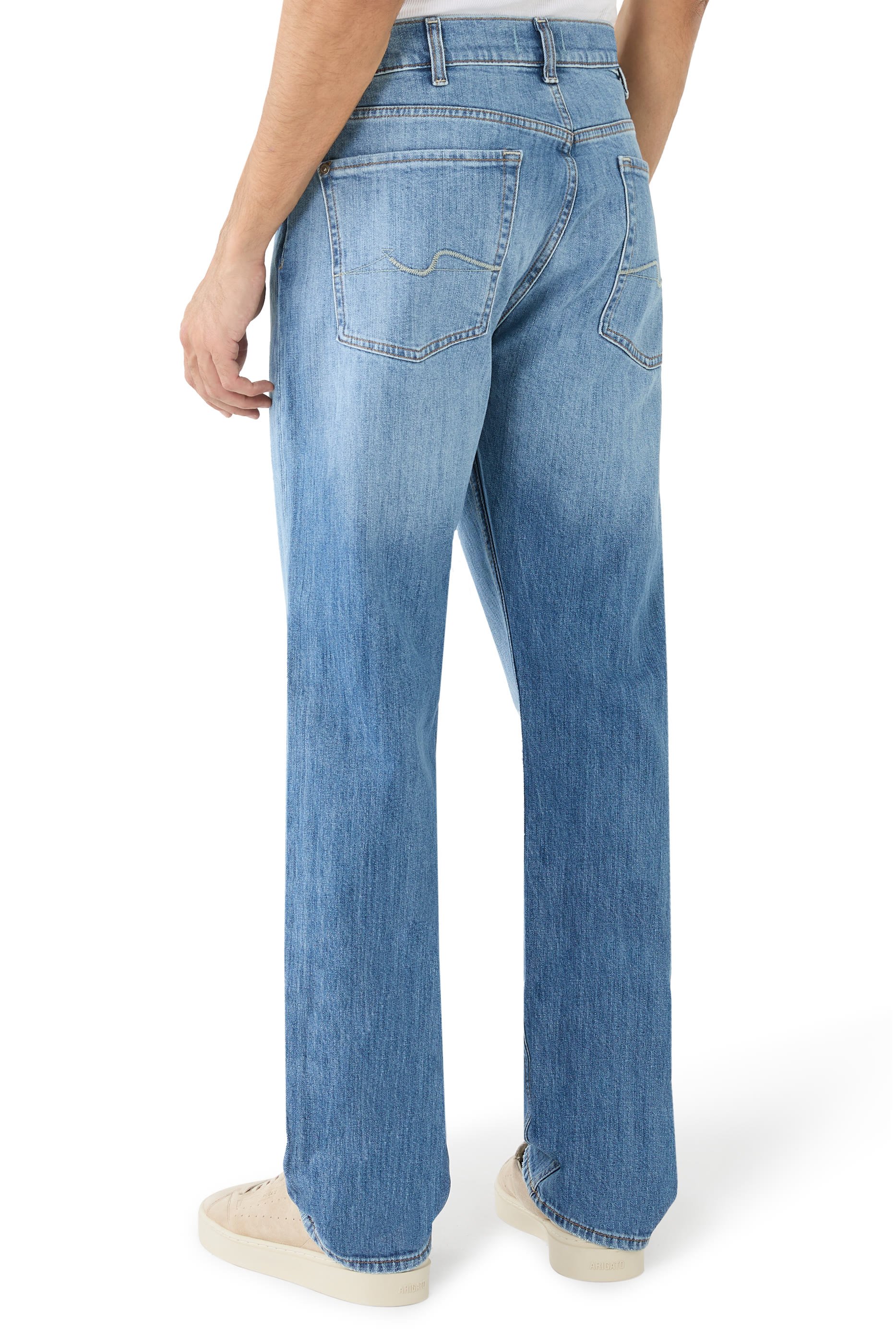 بنطال جينز بقصة ساق مستقيمة