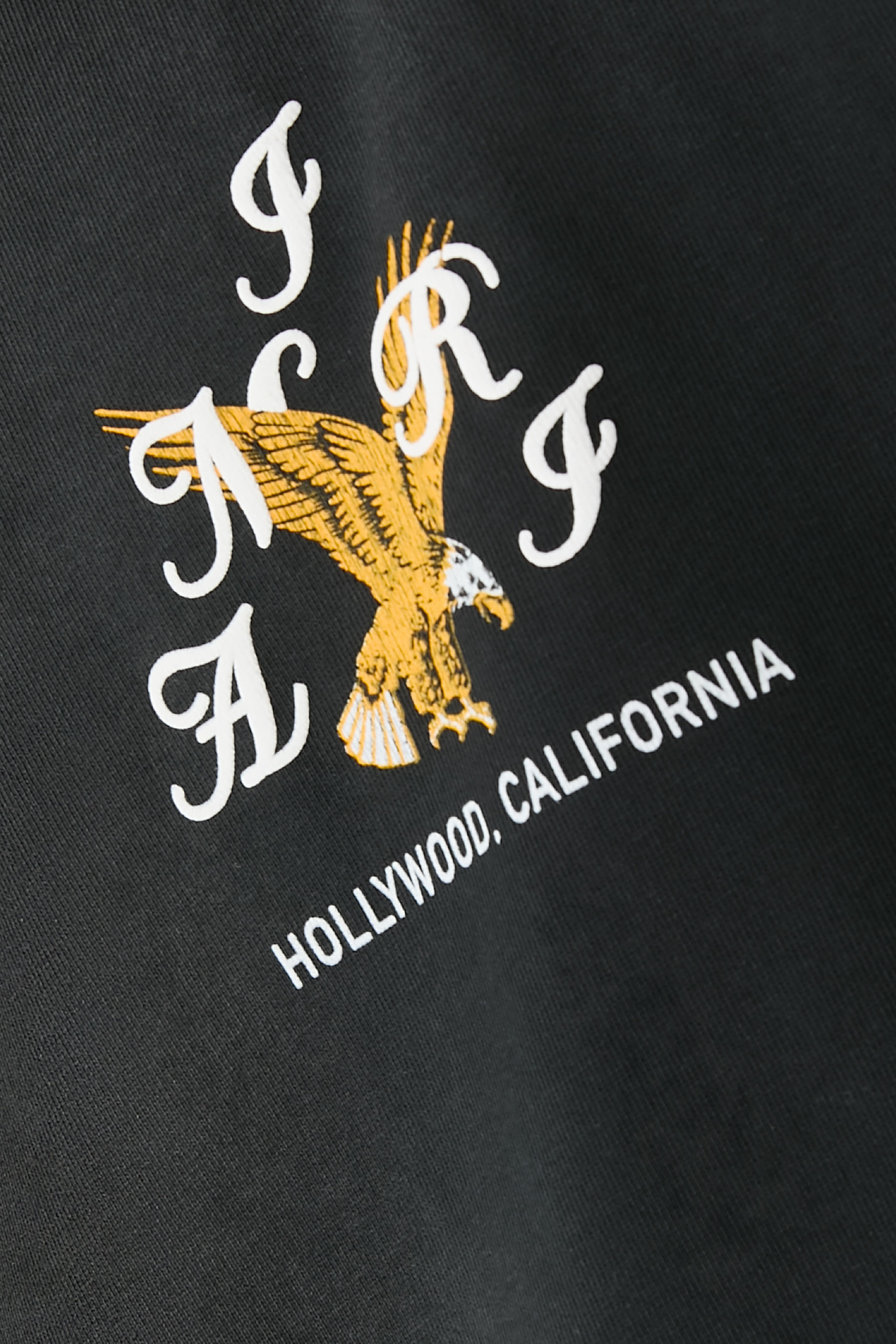 تيشيرت بقصة فضفاضة ونقشة نسر