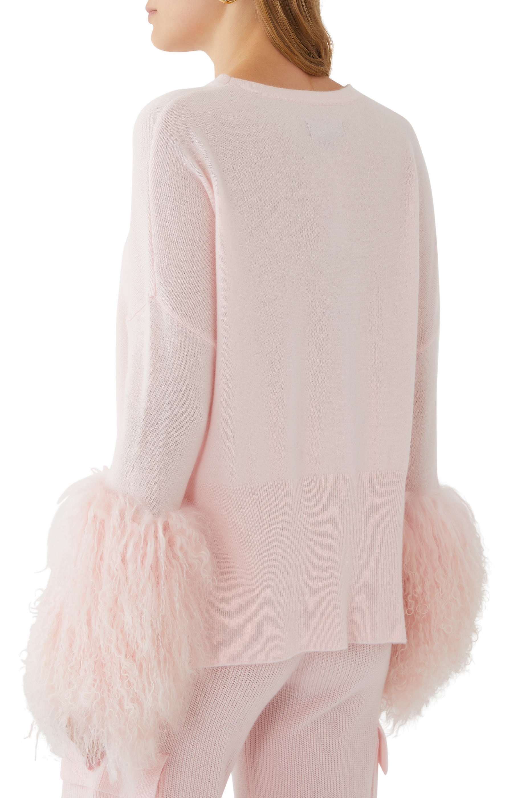 كنزة بياقة مستديرة وأساور فرو