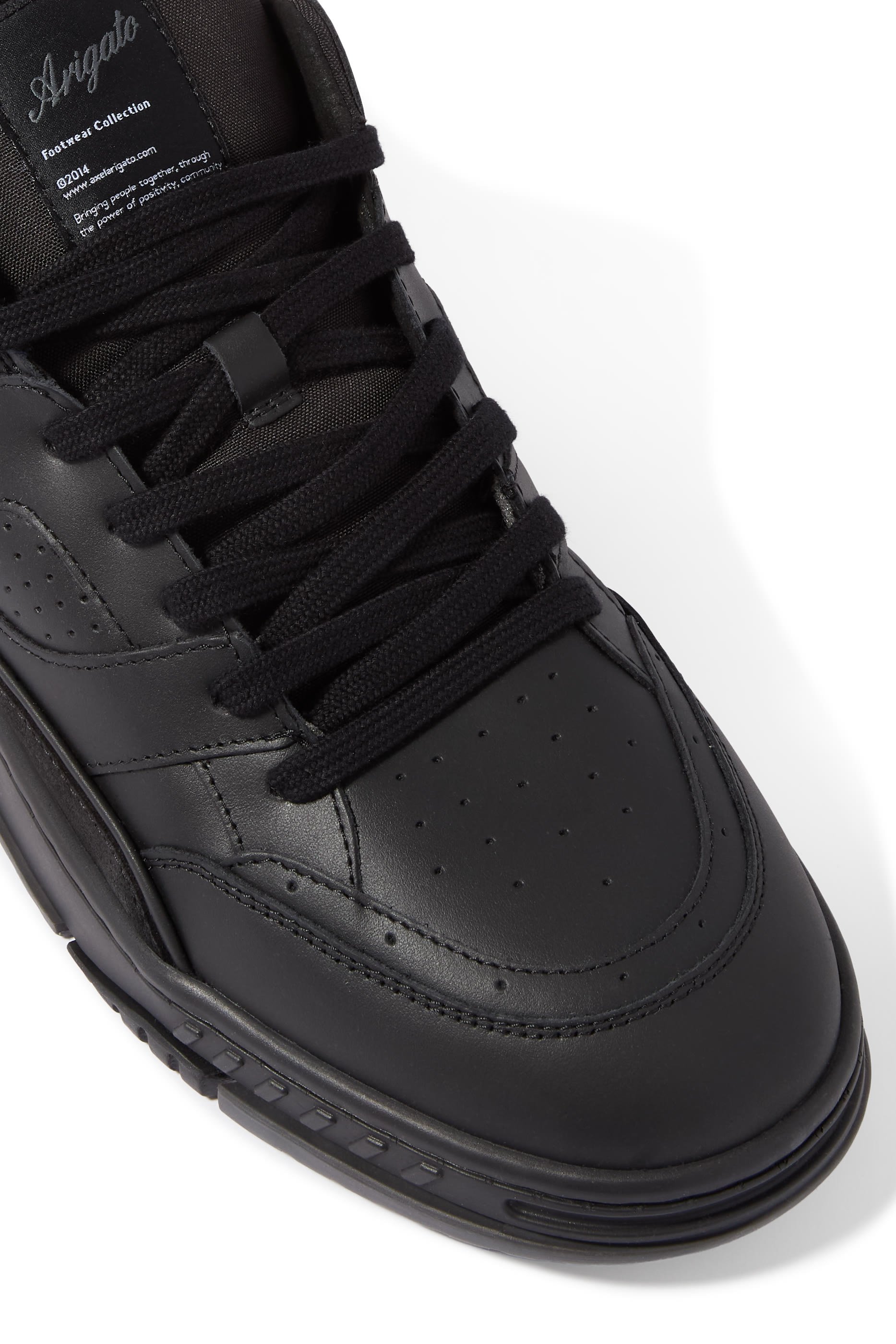 سنيكرز اريا ال او