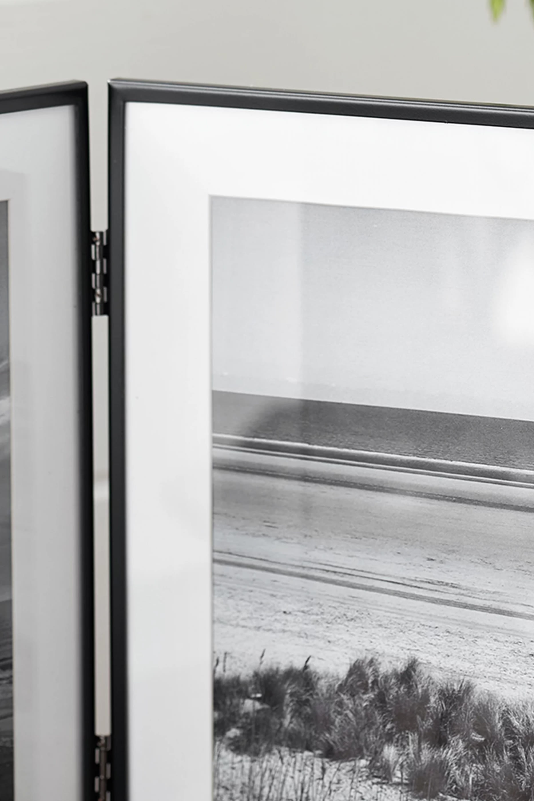 إطار صور رفيع بمفصلات مزدوجة