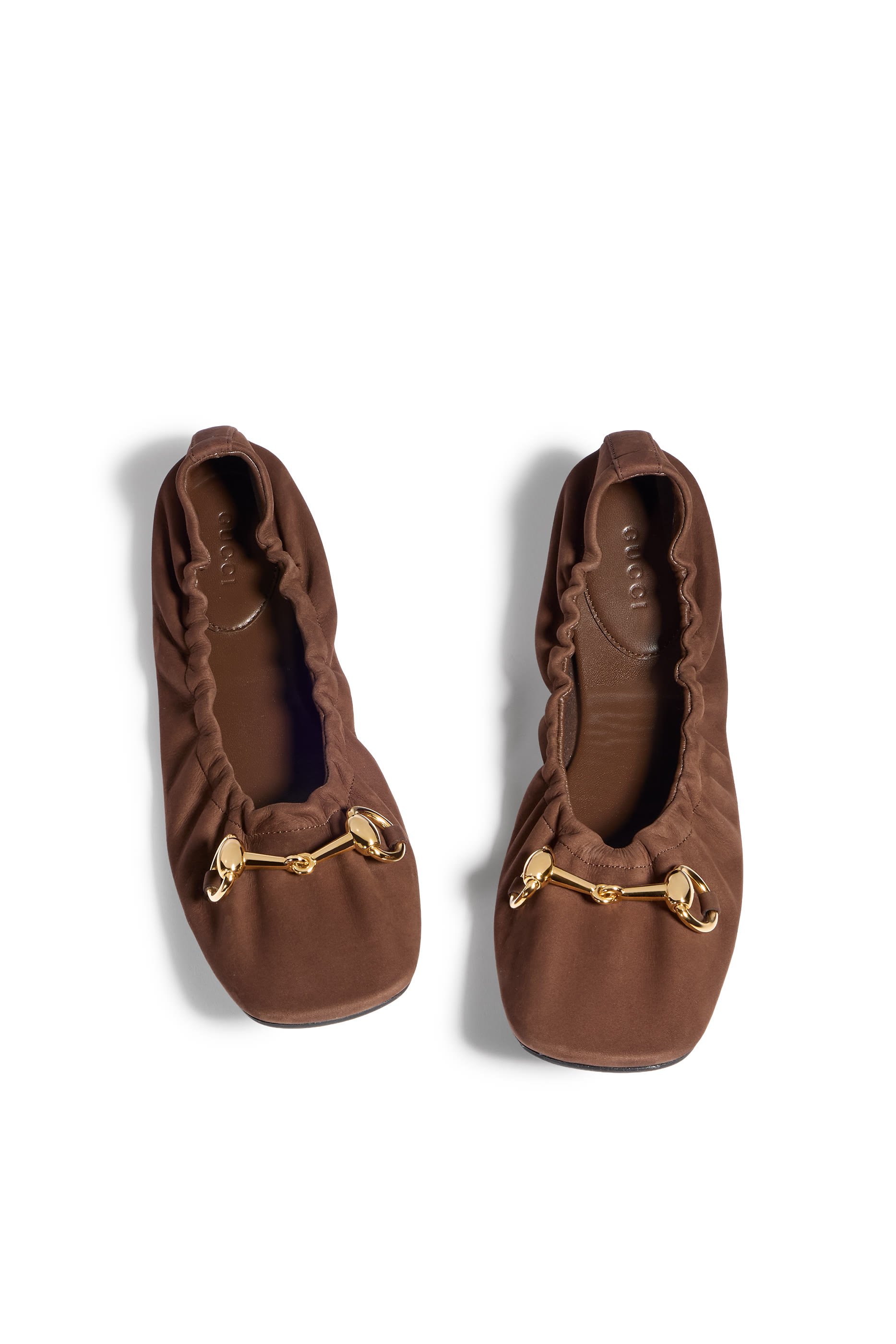 حذاء بالرينا بنعل مسطح وحلية لجام الحصان