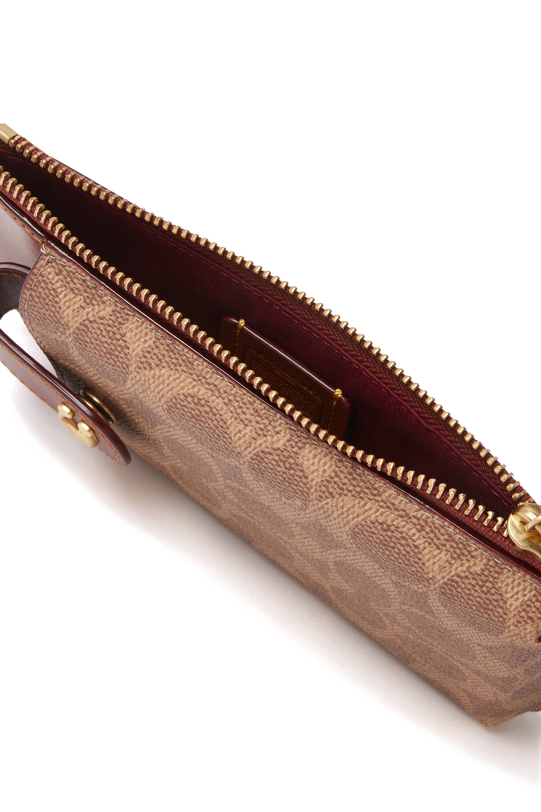 محفظة ايسنشل للهاتف بشعار الماركة قماش قنب