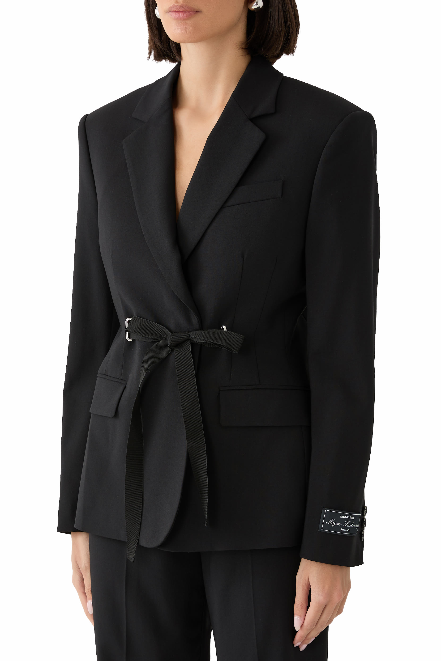 بليزر فريسكو بقصة ملاءمة للجسم ورباط صوف