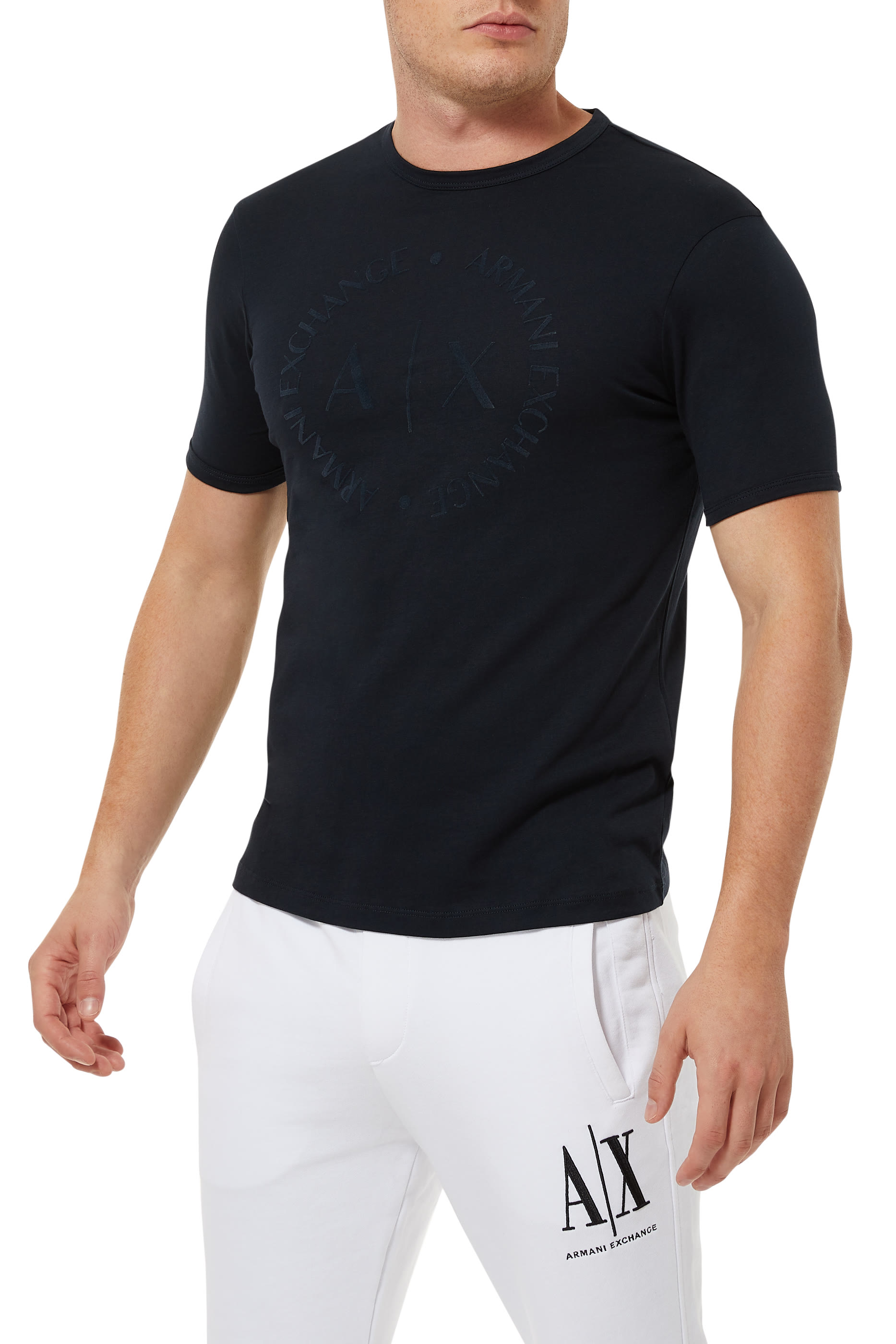 تيشيرت بشعار الماركة بتصميم دائري