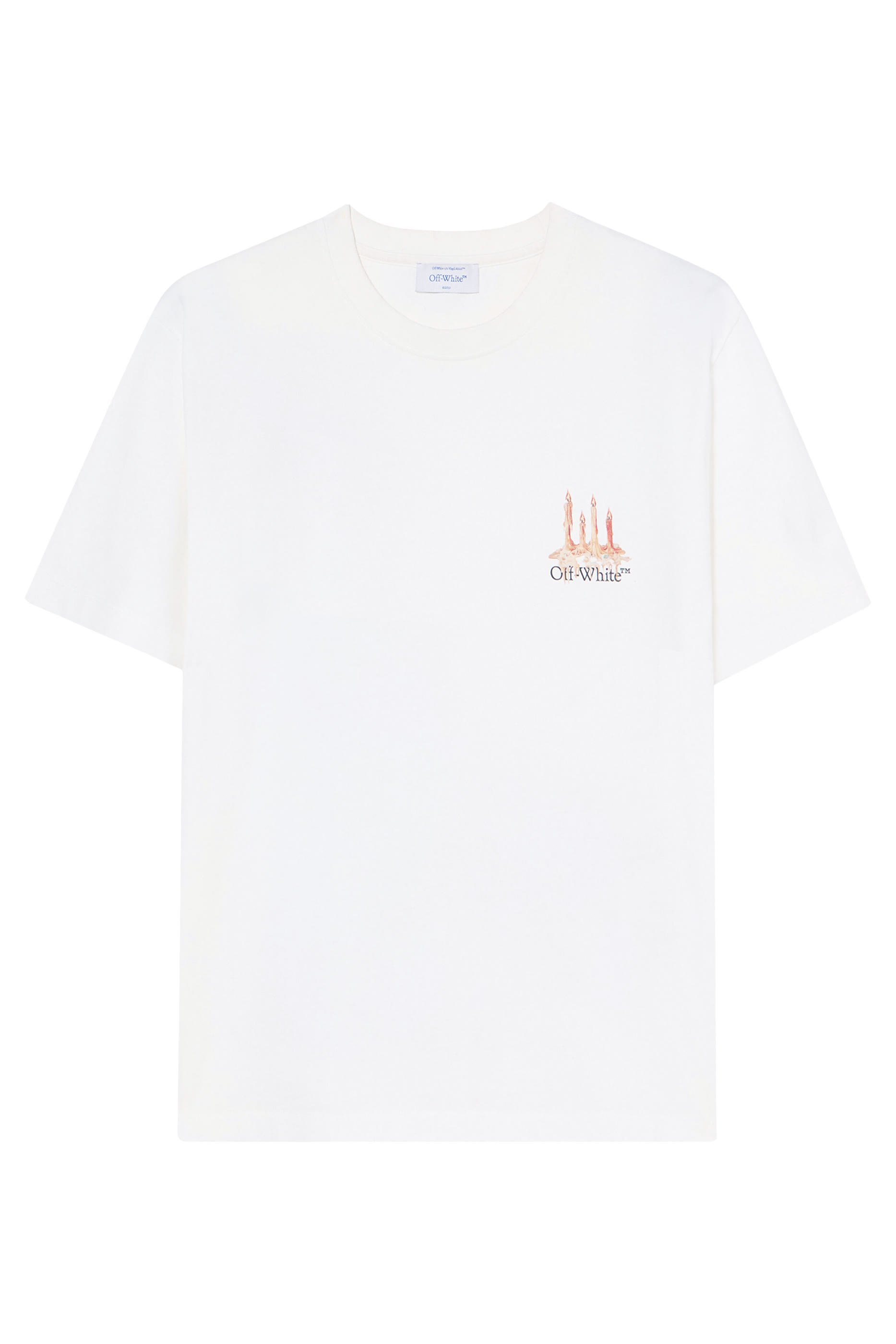 تيشيرت بقصة ضيقة وشعار الماركة مزين بطبعة مبنى وأسهم