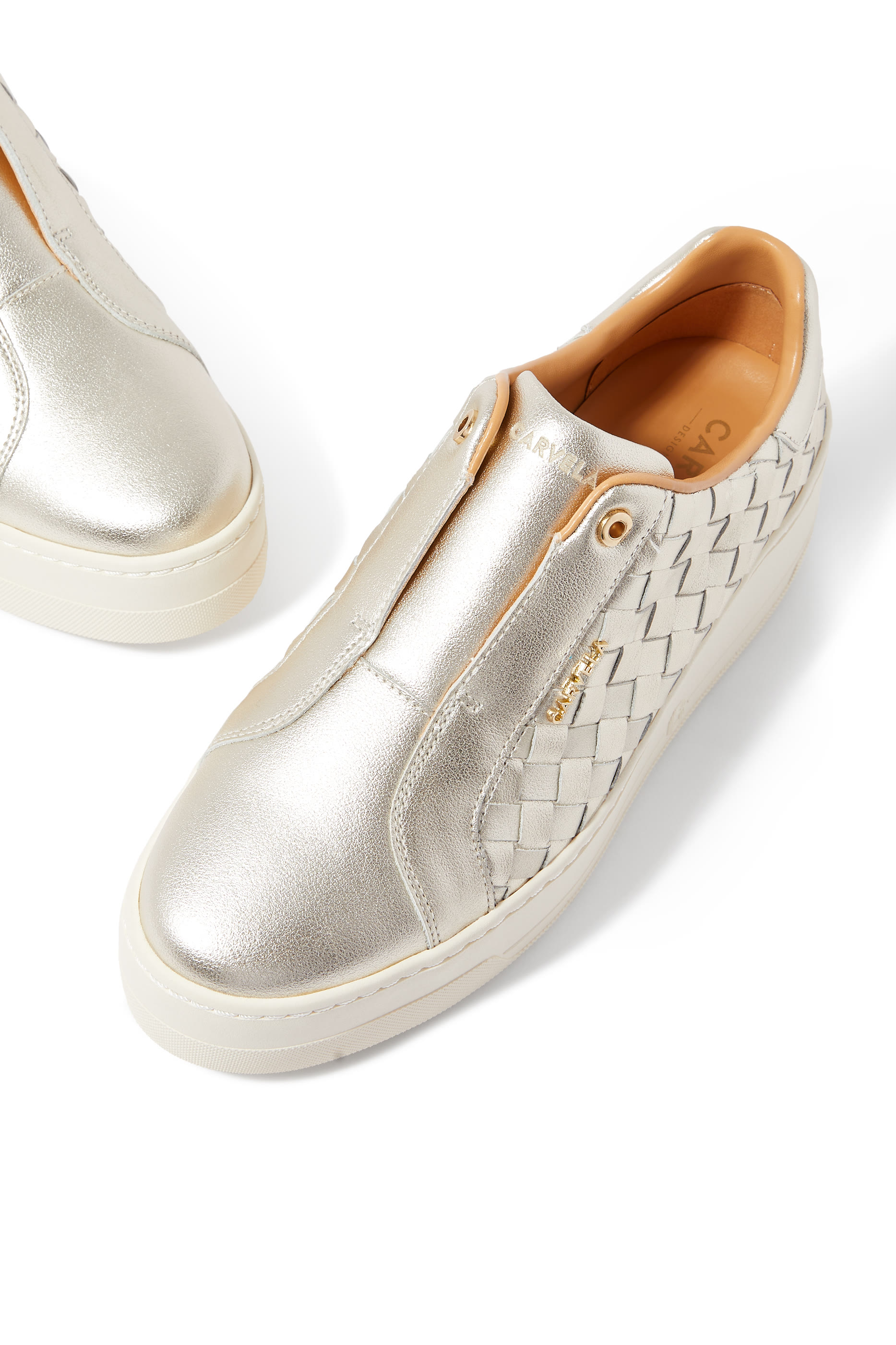 سنيكرز كارفيلا كونكتد 50 بلا أربطة بتصميم مجدول