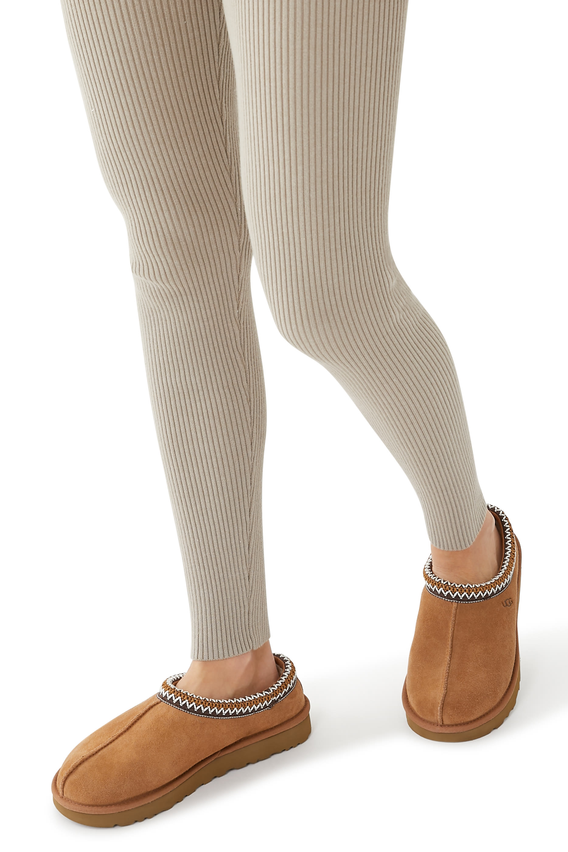 حذاء تسمان مفتوح من الخلف